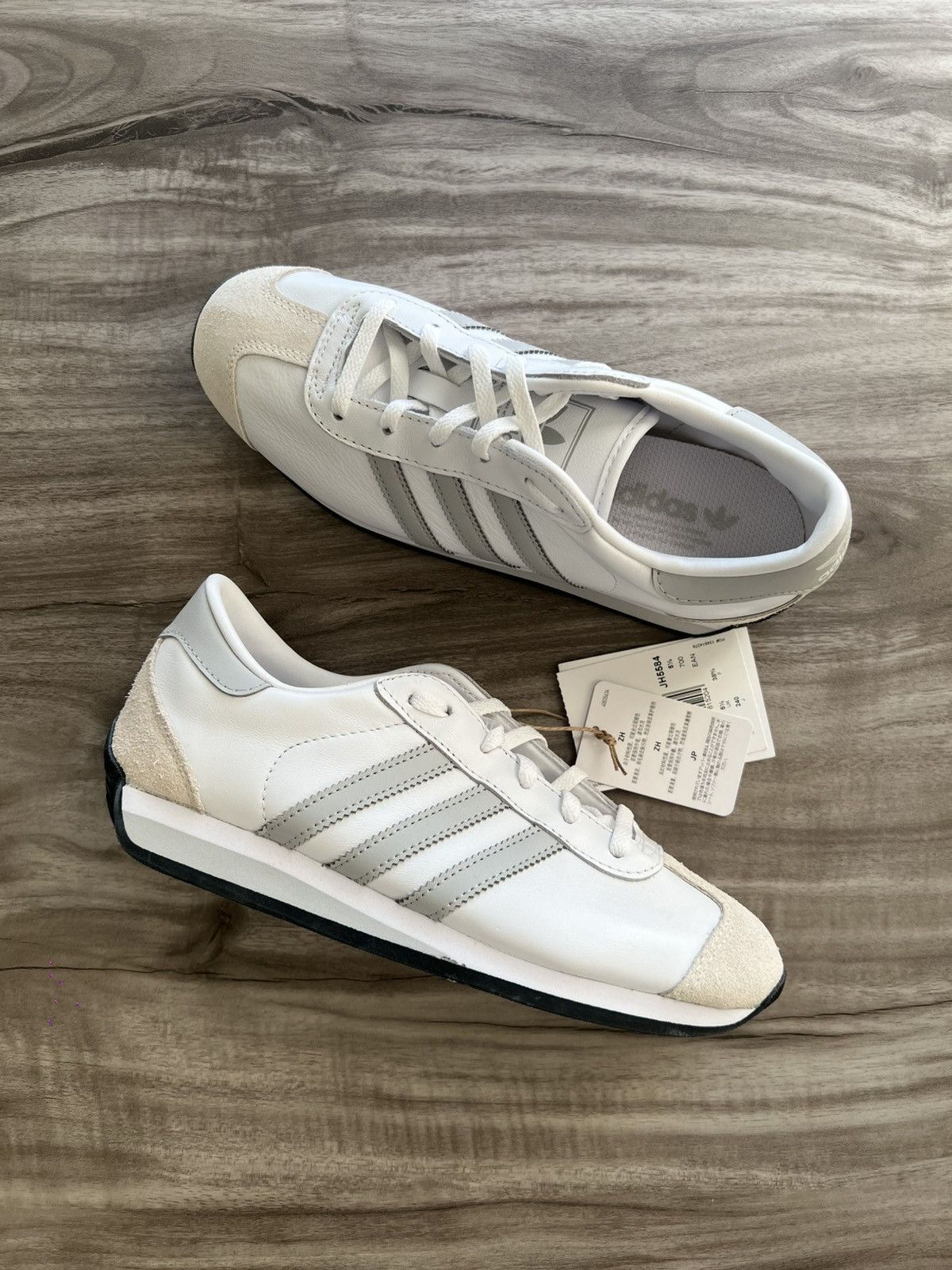 Adidas Adidas Original Country 2 Size 6 Men’s/7.5 Womens Size US 6 / EU 39 - 1 Thumbnail