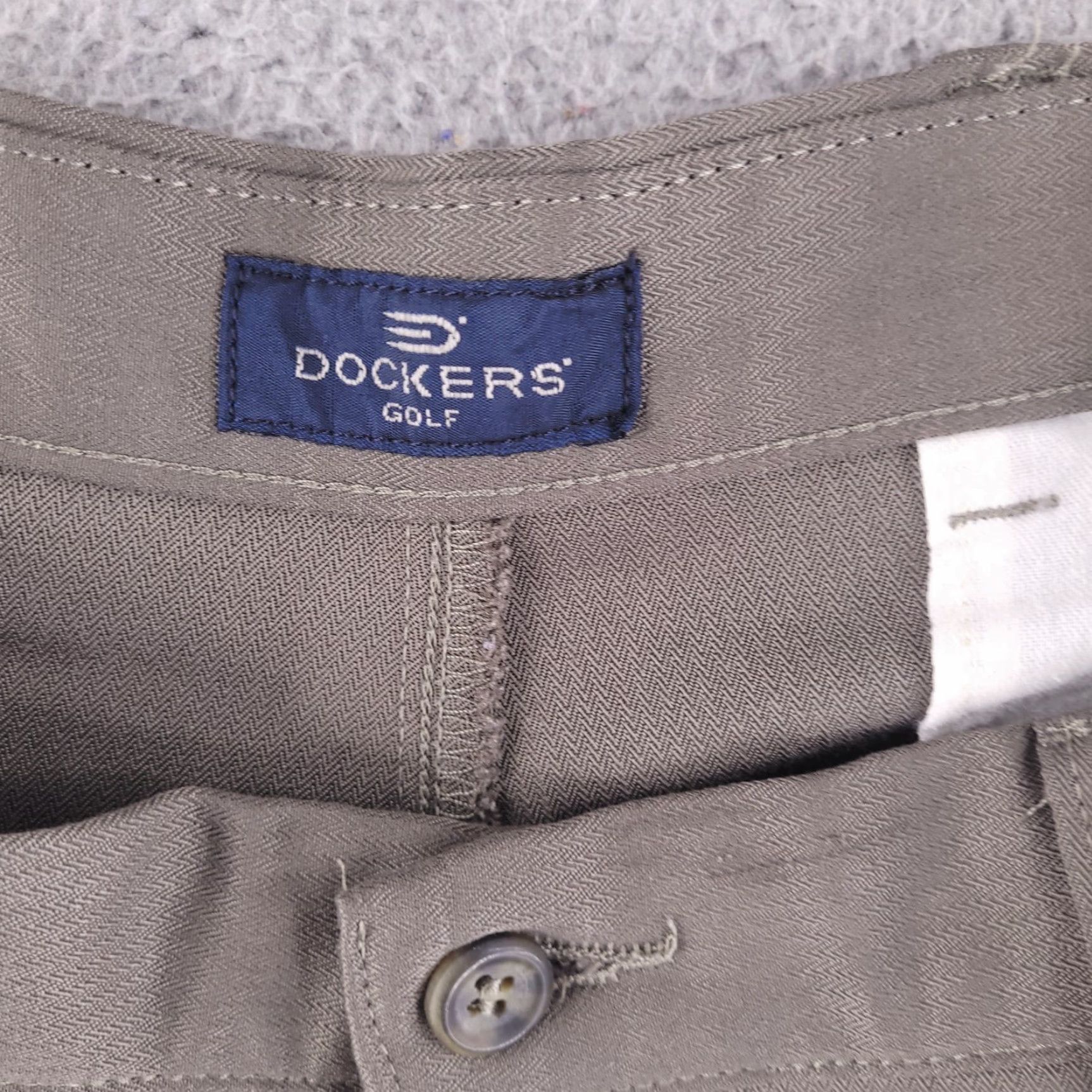 Dockers VINTAGE Dockers Shorts Mens 34 Gray Golf Pleated Polyester Retro Chino Casual 34 in Gray Mens Size US 34 / EU 50 - 2 Thumbnail