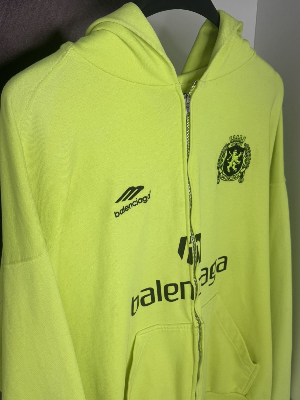 Balenciaga ✅Balenciaga Soccer Paris neon zip hoodie Sample Size US L / EU 52-54 / 3 - 3 Thumbnail