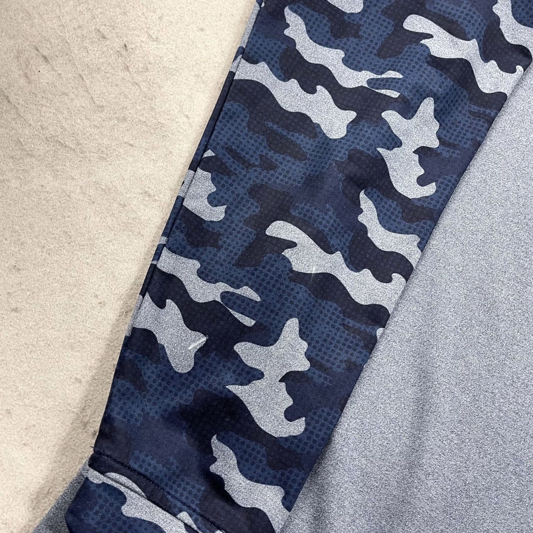Peter Millar Peter Millar Jacket Mens L Blue Perth Pullover Golf 1/4 Zip Camouflage Skokie CC Shirt Mens L Blue Camouflage Golf Jacket Size US L / EU 52-54 / 3 - 3 Thumbnail