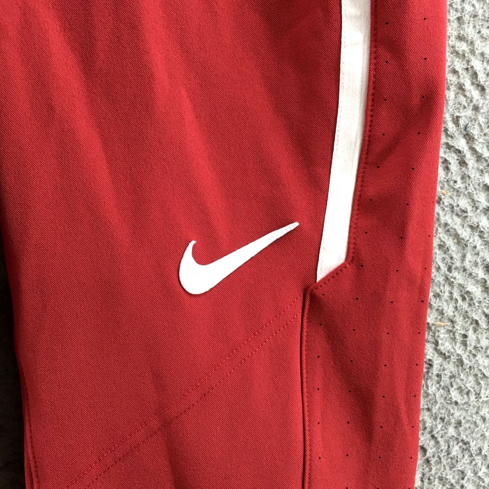 Nike Nike Capri Pants Womens S Red Dri-FIT Athletic Stripe Perforated Polyester Size 28" / US 6 / IT 42 - 6 Thumbnail