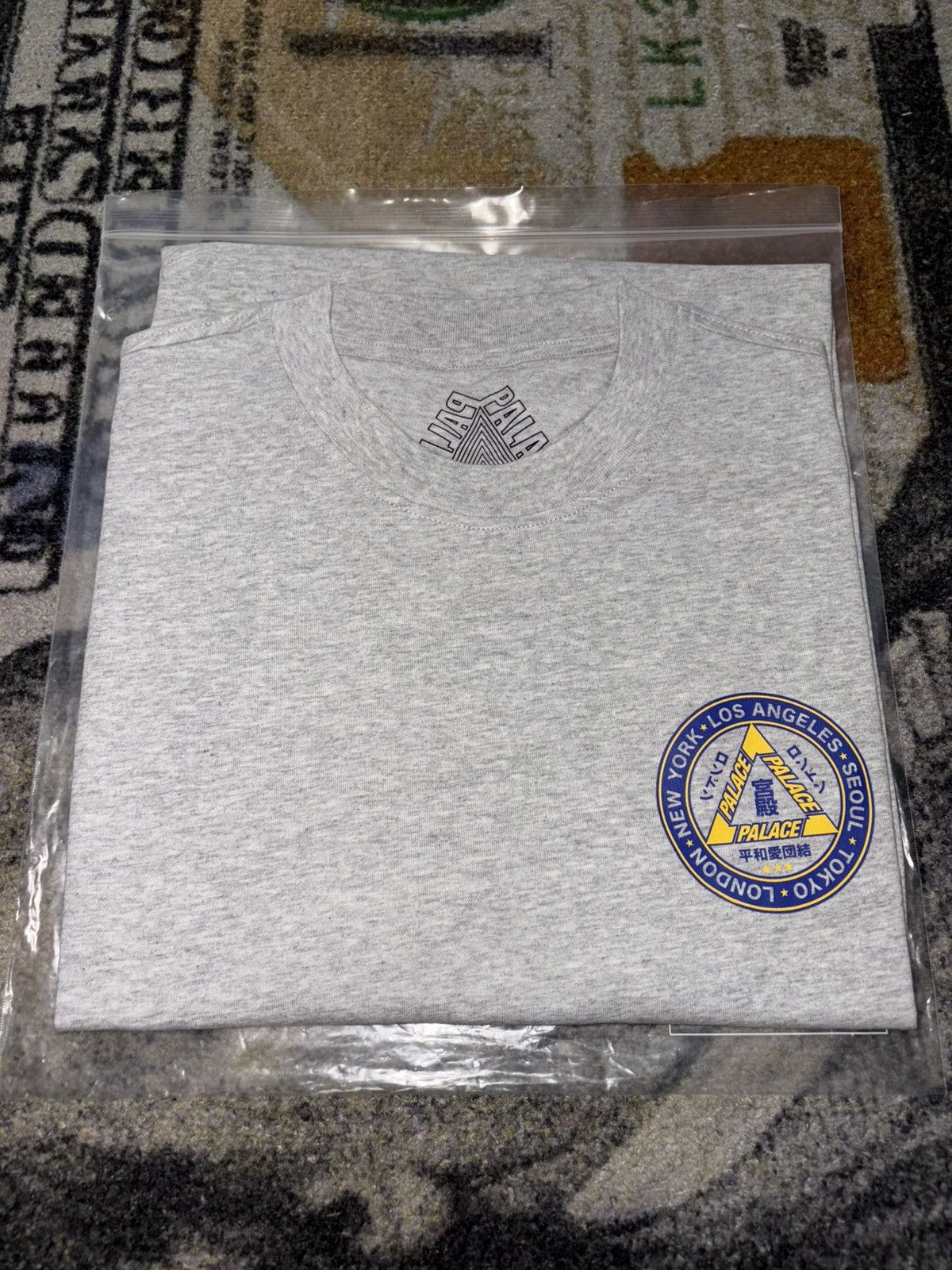 Palace Palace Hi Ya T-Shirt Grey Size US XXL / EU 58 / 5 - 2 Thumbnail