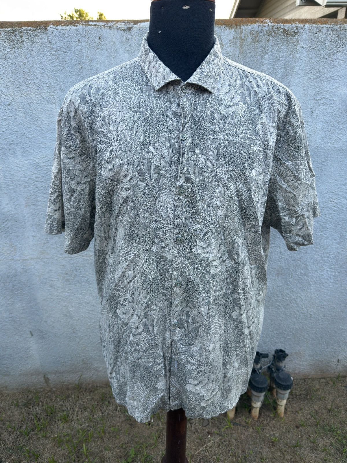 Tori Richard PreOwned Tori Richard Gray Hawaiian Print Men's XL Size US XL / EU 56 / 4 - 1 Thumbnail