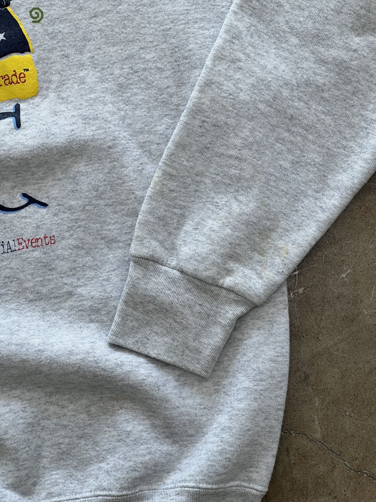 Vintage Vintage 90's NYC Thanksgiving Parade Crewneck Medium Size US M / EU 48-50 / 2 - 6 Thumbnail