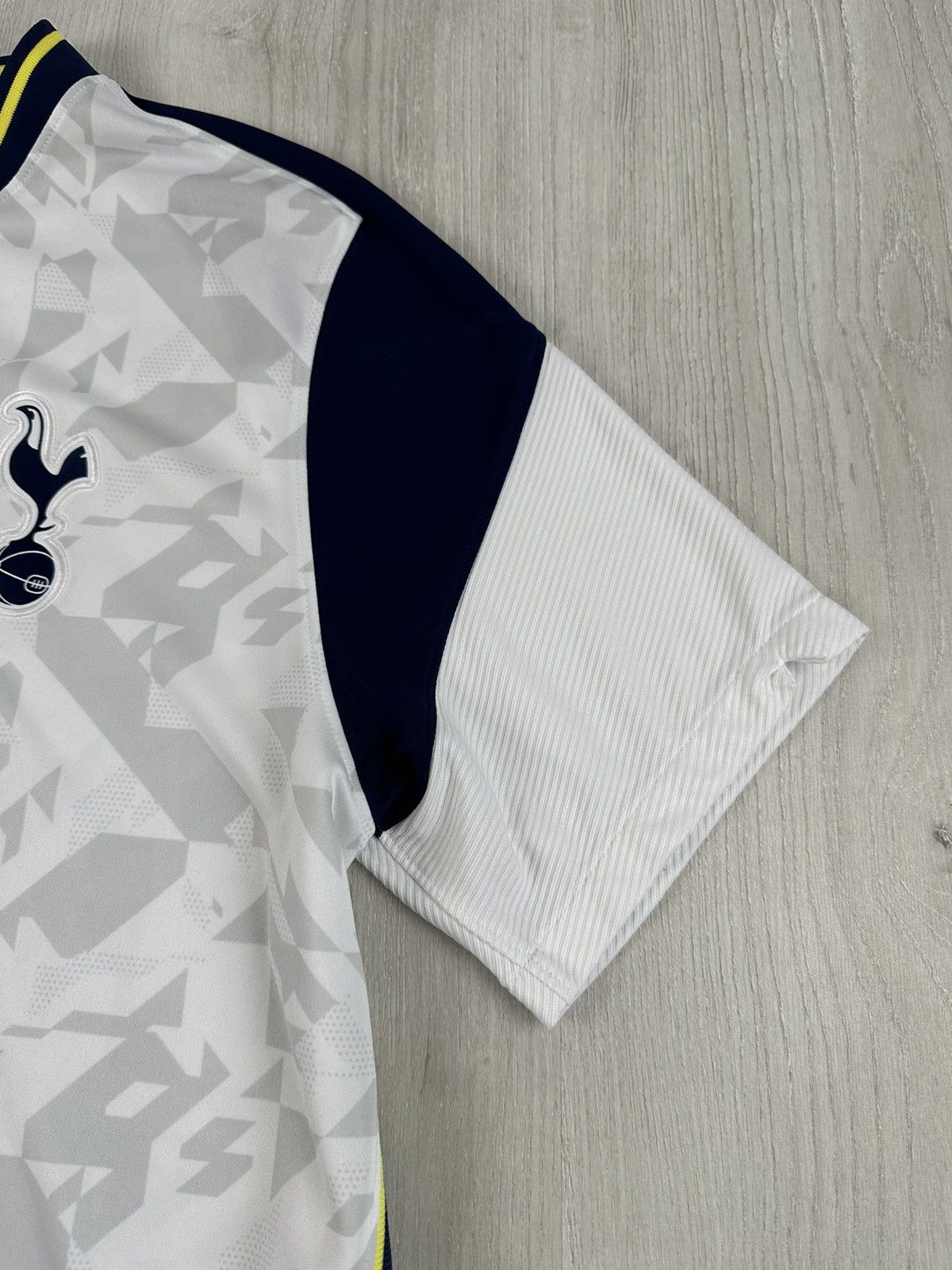 Nike Harry Kane Tottenham Hotspur 2020/21 Soccer Jersey Kit Size US XL / EU 56 / 4 - 6 Thumbnail
