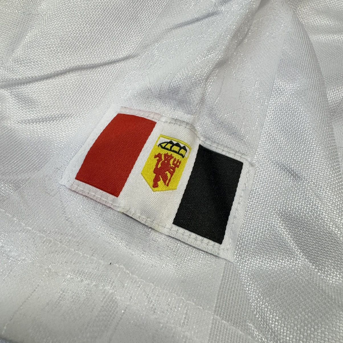 Other Manchester United 97/99 retro away shirt #7 Beckham Size US M / EU 48-50 / 2 - 8 Thumbnail