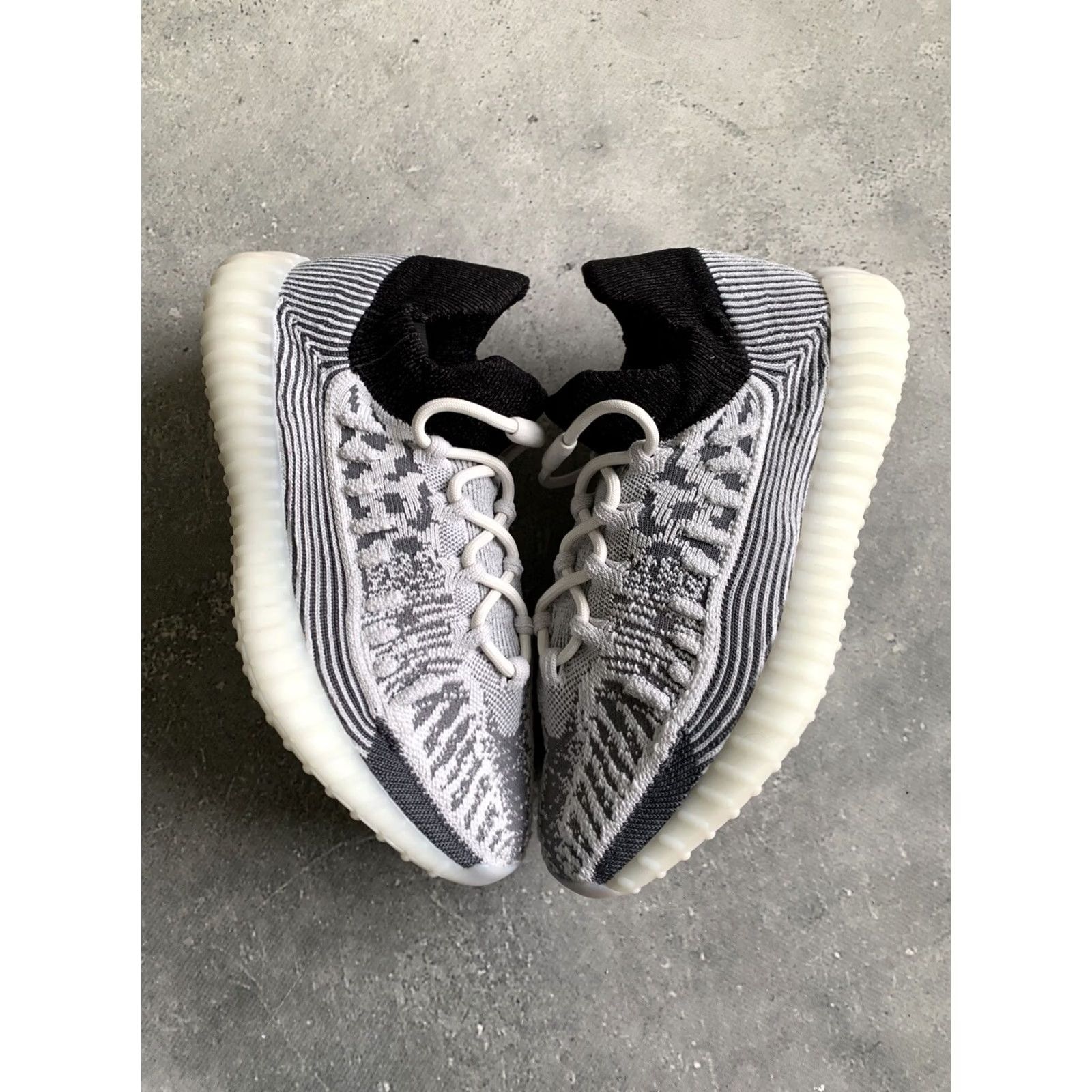 Adidas ADIDAS YEEZY 350 V2 CMPCT PANDA SNEAKERS US 8, UK 7.5, EU 41 1/3, 260 mm, Men, Sneaker, Panda, adidas Yeezy, White, Size US 8 Size US 8 / EU 41 - 2 Thumbnail