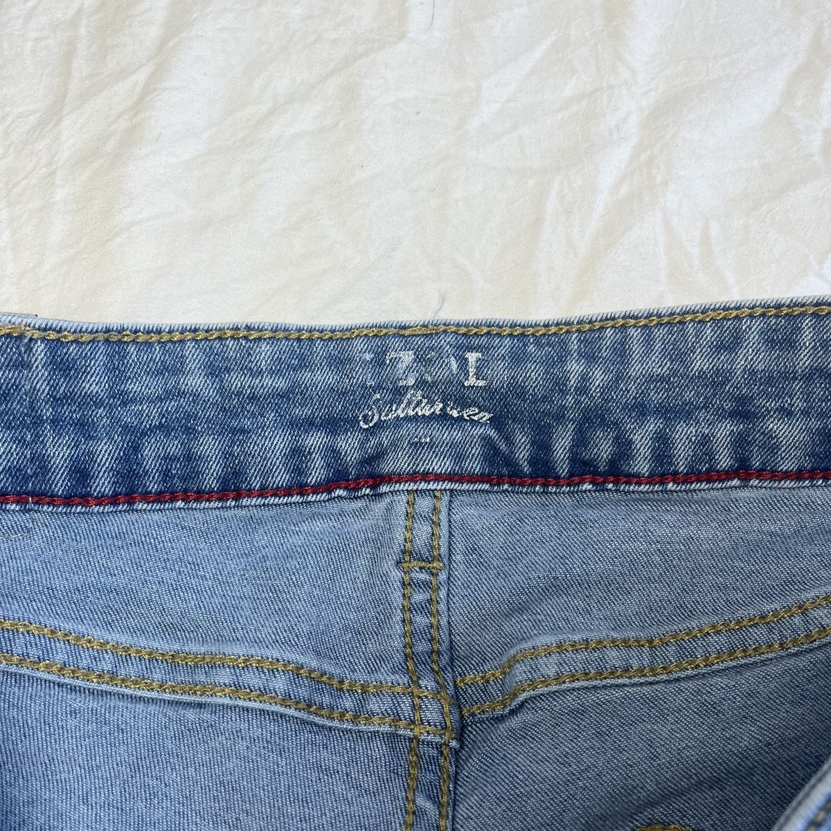 Izod Izod medium wash straight leg jeans Size 30" / US 8 / IT 44 - 5 Thumbnail