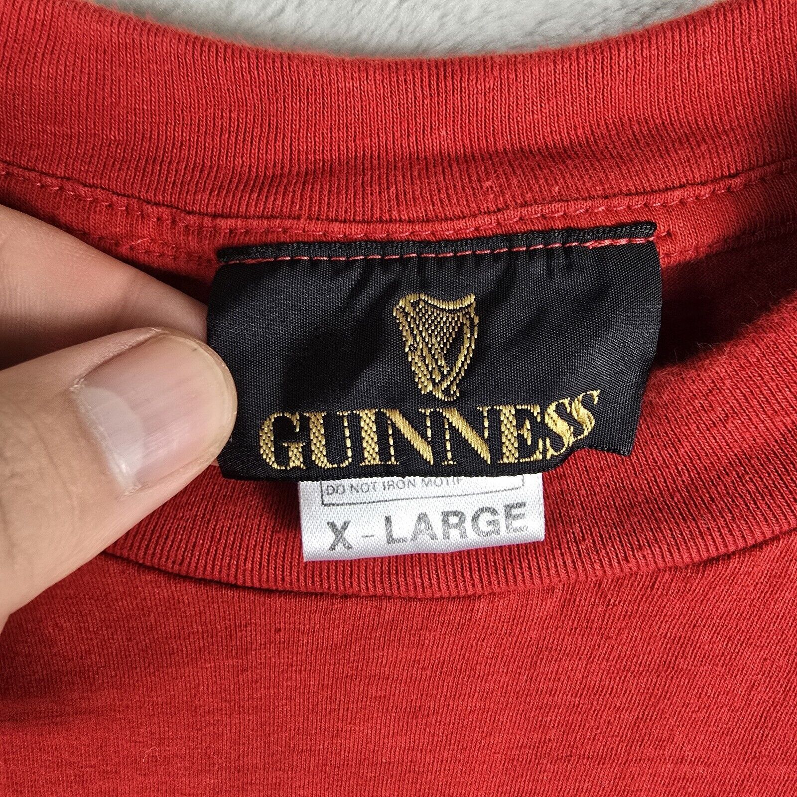 Vintage Vintage Guinness Dublin Embroidered Red Shirt Size XL Size US L / EU 52-54 / 3 - 5 Thumbnail