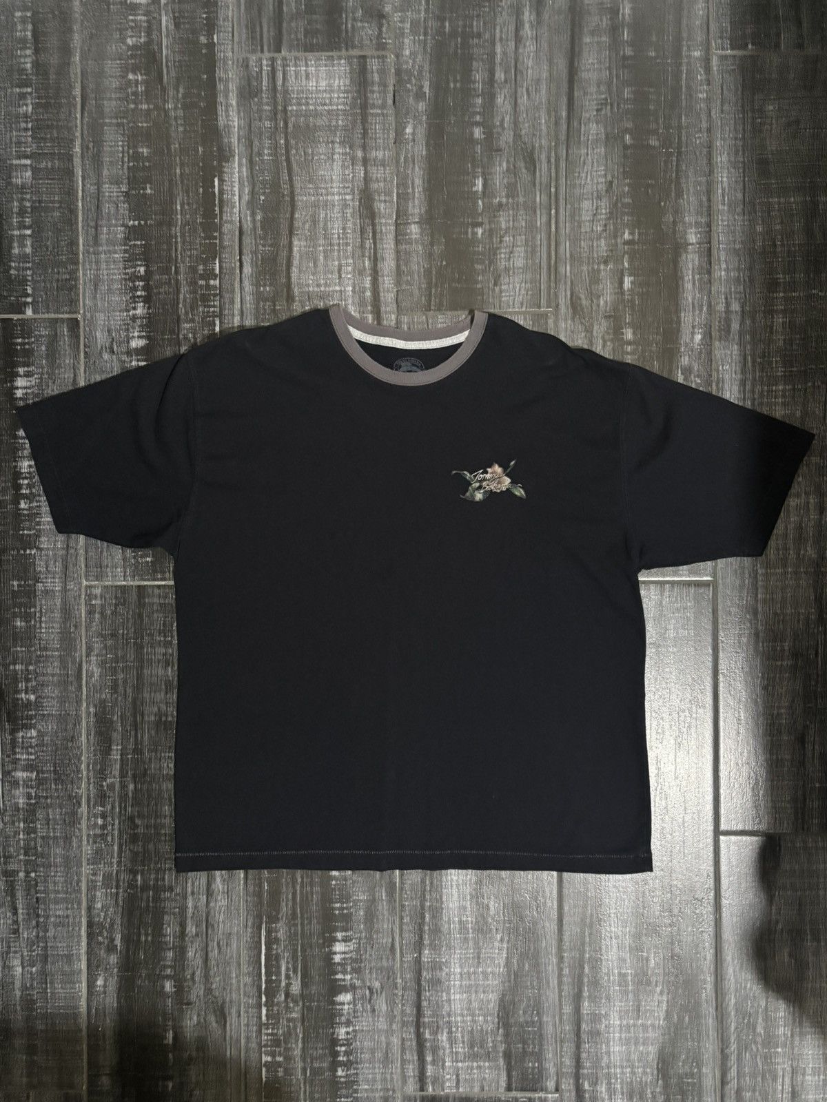 Tommy Bahama Black and grey stitched Tommy Bahama t-shirt Size US XL / EU 56 / 4 - 1 Thumbnail