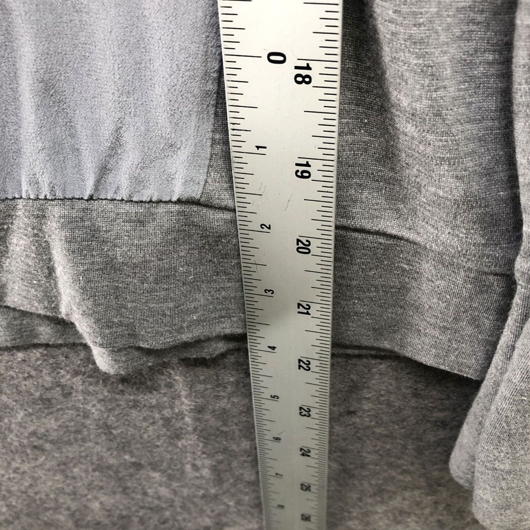 Banana Republic VINTAGE Banana Republic Ponte Silk Sweatshirt Womens XS Gray Mixed Media Pullover Size XS / US 0-2 / IT 36-38 - 8 Thumbnail
