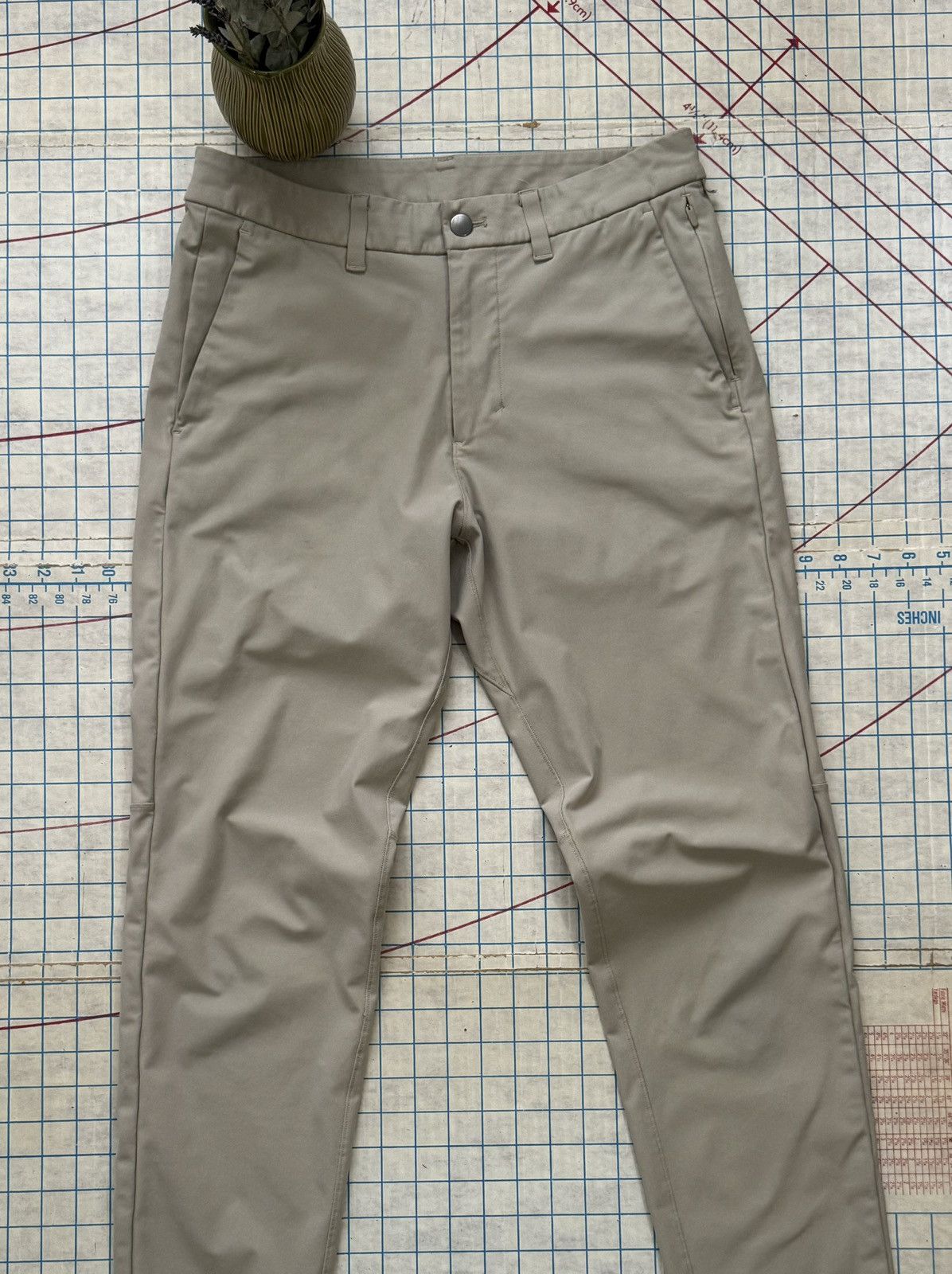 Lululemon Lululemon Commission Casual Pants Size 31 Light Tan Khaki Size US 31 - 3 Thumbnail