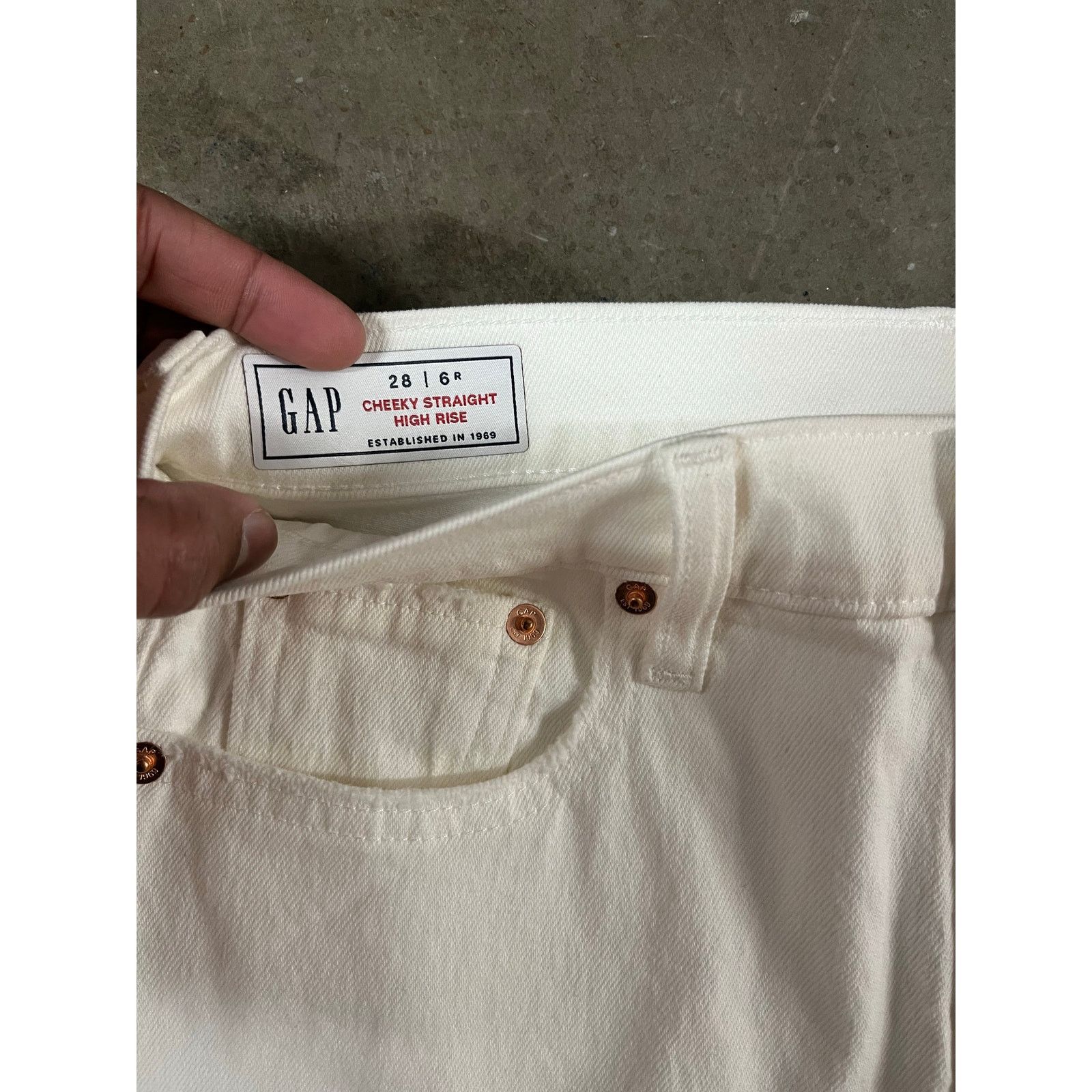 Gap GAP Women-High Rise Cheeky Straight Jeans/White/28R/ NWOT Size 28" / US 6 / IT 42 - 6 Thumbnail