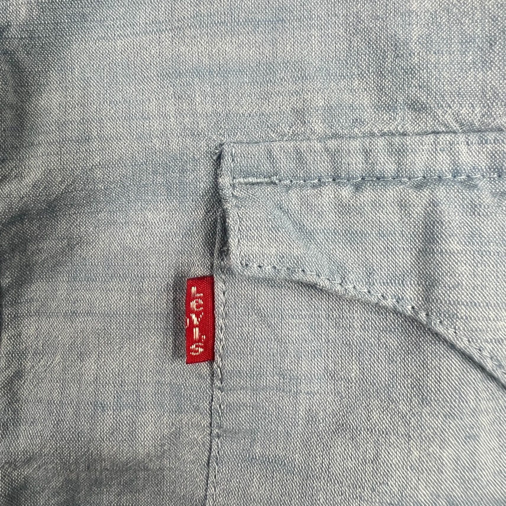Levi's VINTAGE LEVI'S Shirt Mens Small Blue Chambray Red Tab Button Up Collared Size US S / EU 44-46 / 1 - 3 Thumbnail