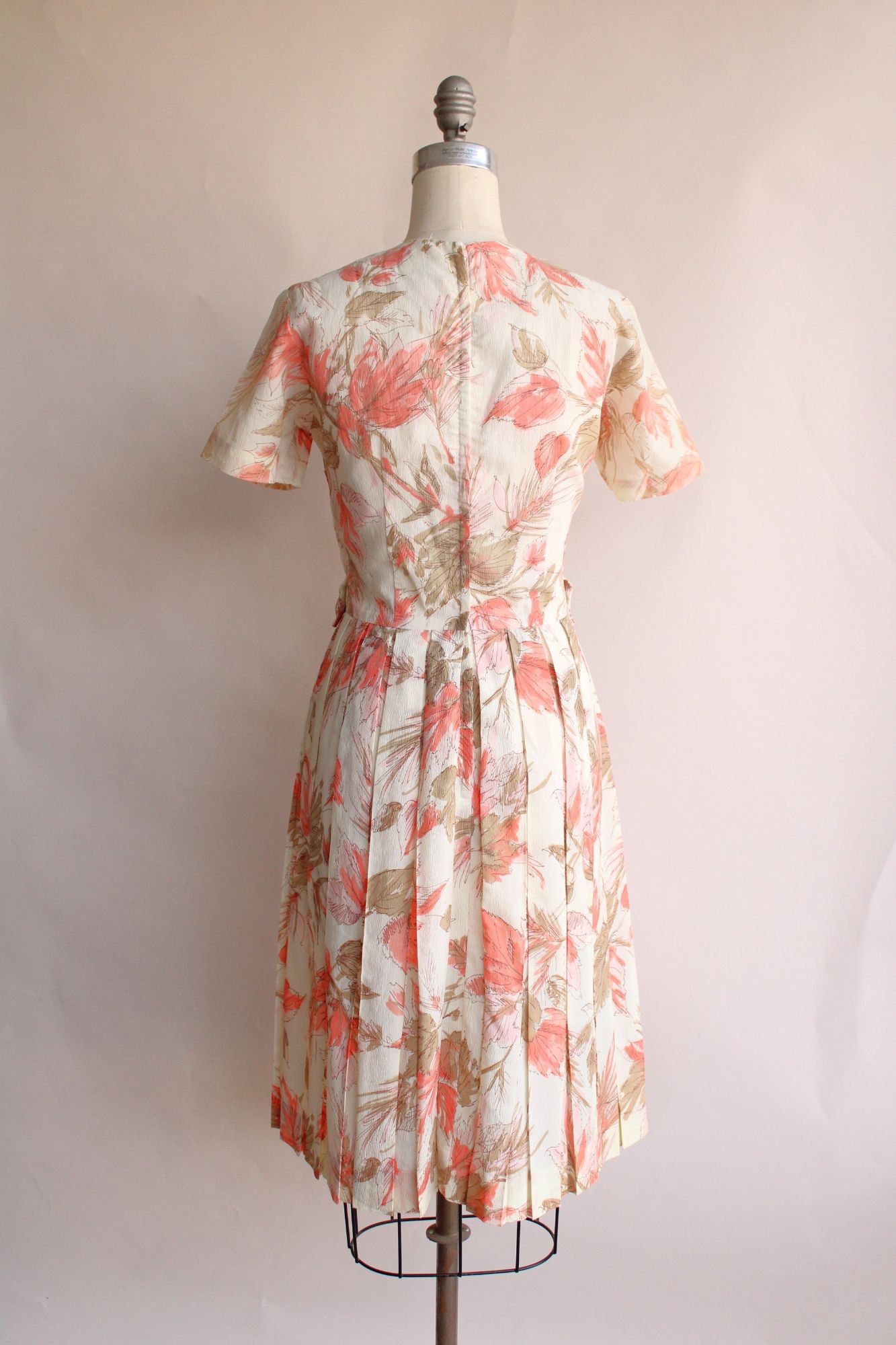 Vintage Vintage 1960s Dress, Floral Print With Lucite Buttons, Full Size M / US 6-8 / IT 42-44 - 10 Thumbnail
