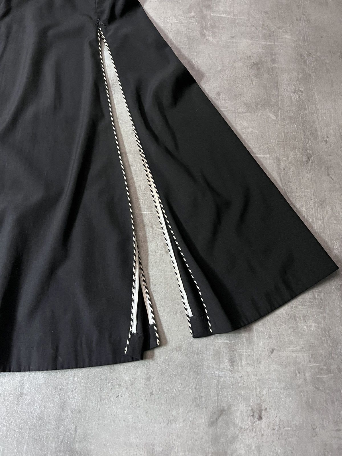 John Richmond John Richmond black wool skirt rare Size 30" / US 8 / IT 44 - 4 Thumbnail