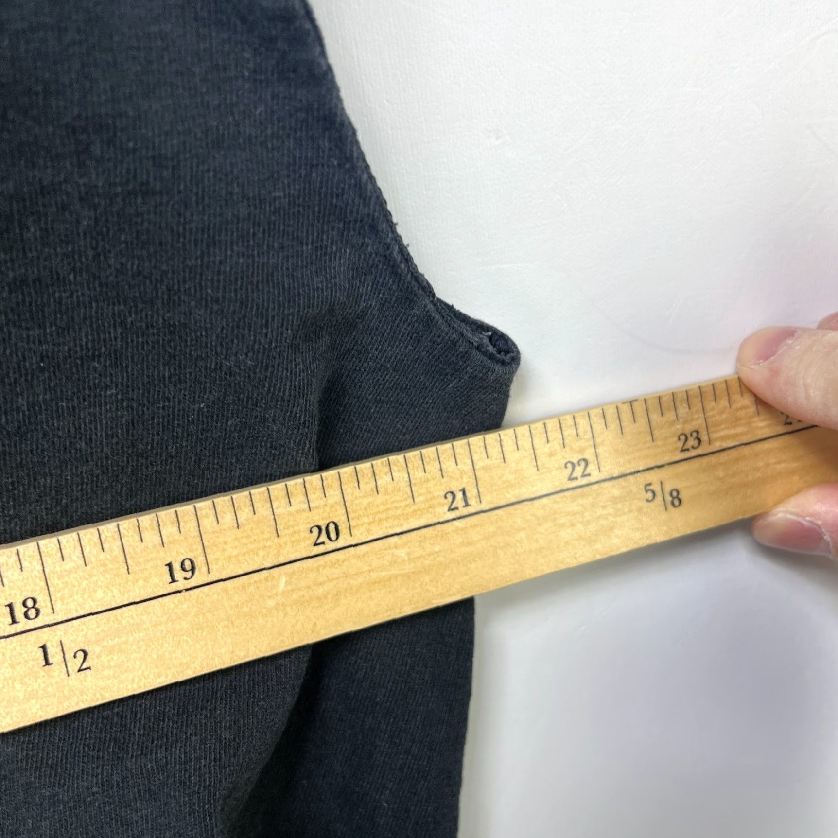 Vintage VINTAGE Sun Faded Blank Black Sleeveless Shirt Large Sun Faded Blank Black Sleeveless Shirt L Black 1990s Vintage Mens T-Shirt Size US L / EU 52-54 / 3 - 4 Thumbnail