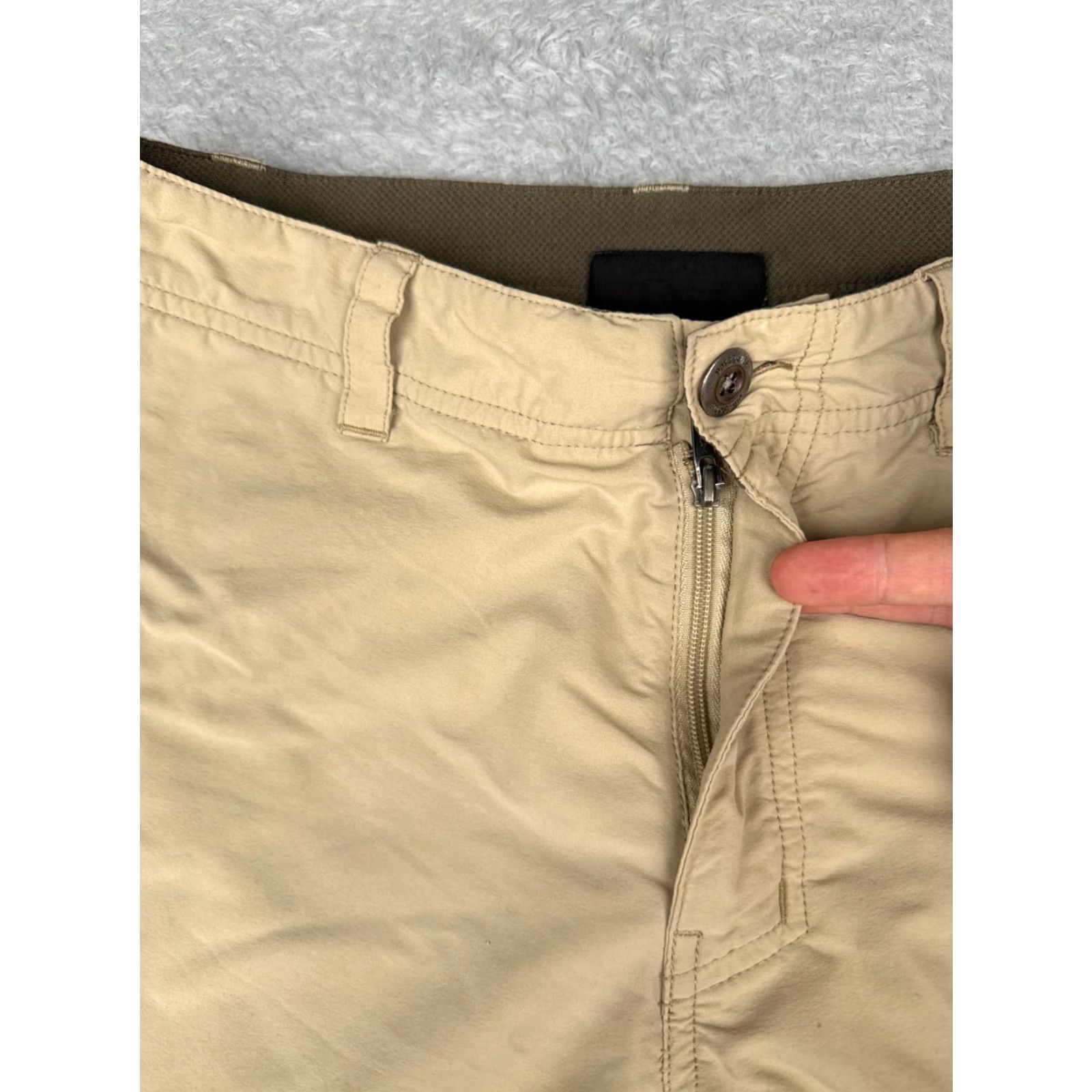 Patagonia Patagonia Shorts Men 28 Beige Cargo Zipper Pocket Hiking Camping 28x10 Shorts Mens Beige Cargo Baggy? Size US 28 / EU 44 - 6 Thumbnail
