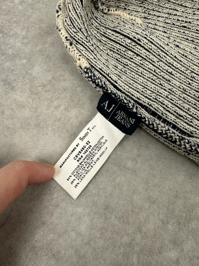Armani 2000s Armani Scarf & Beanie White Painted Effect Set Size ONE SIZE - 8 Thumbnail