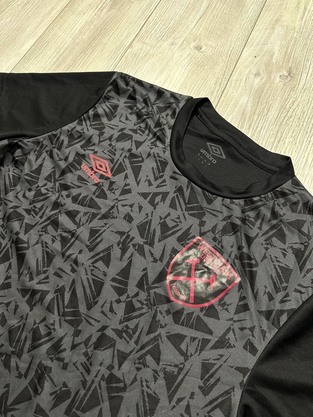 Umbro Vintage Umbro West Ham United Soccer jersey Size US L / EU 52-54 / 3 - 2 Thumbnail