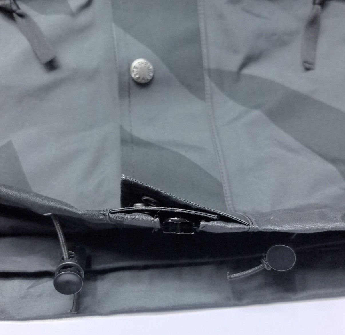 Kaws × The North Face The North Face x KAWS Retro 1986 Mountain Jacket Size US S / EU 44-46 / 1 - 13 Thumbnail