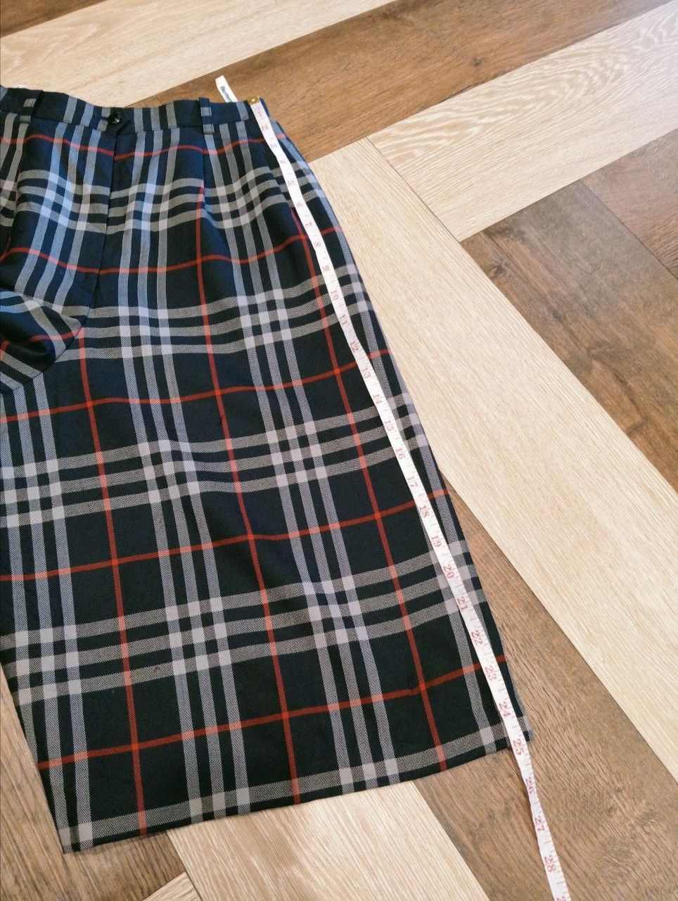 Burberry VINTAGE BURBERRYS NOVA CHECK WOOL SHORTPANTS Size 26" / US 2 / IT 38 - 12 Thumbnail