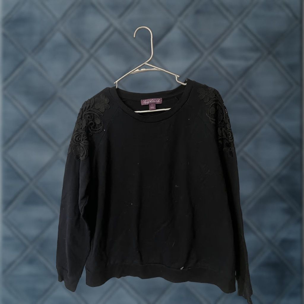 Gloria Vanderbilt Gloria Vanderbilt Sweatshirt Black LS Embellished Crew Neck Lace Size L Women Drk Black All Seasons Casual, Workwear, Travel Size L / US 10 / IT 46 - 1 Thumbnail