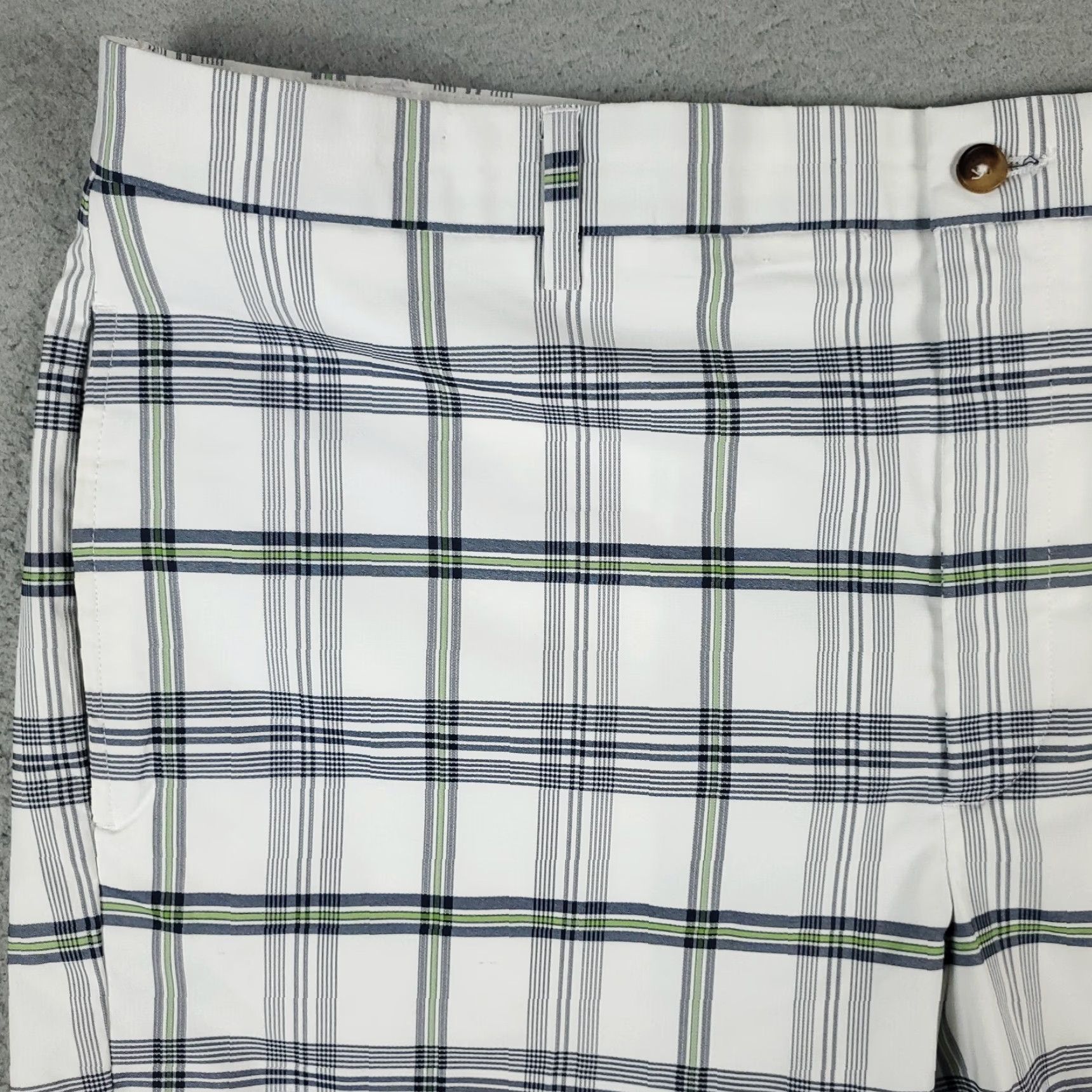Vintage Greg Norman Shorts Adult 40 White Plaid Pleated Chinos Casual Mens Size US 40 / EU 56 - 2 Thumbnail