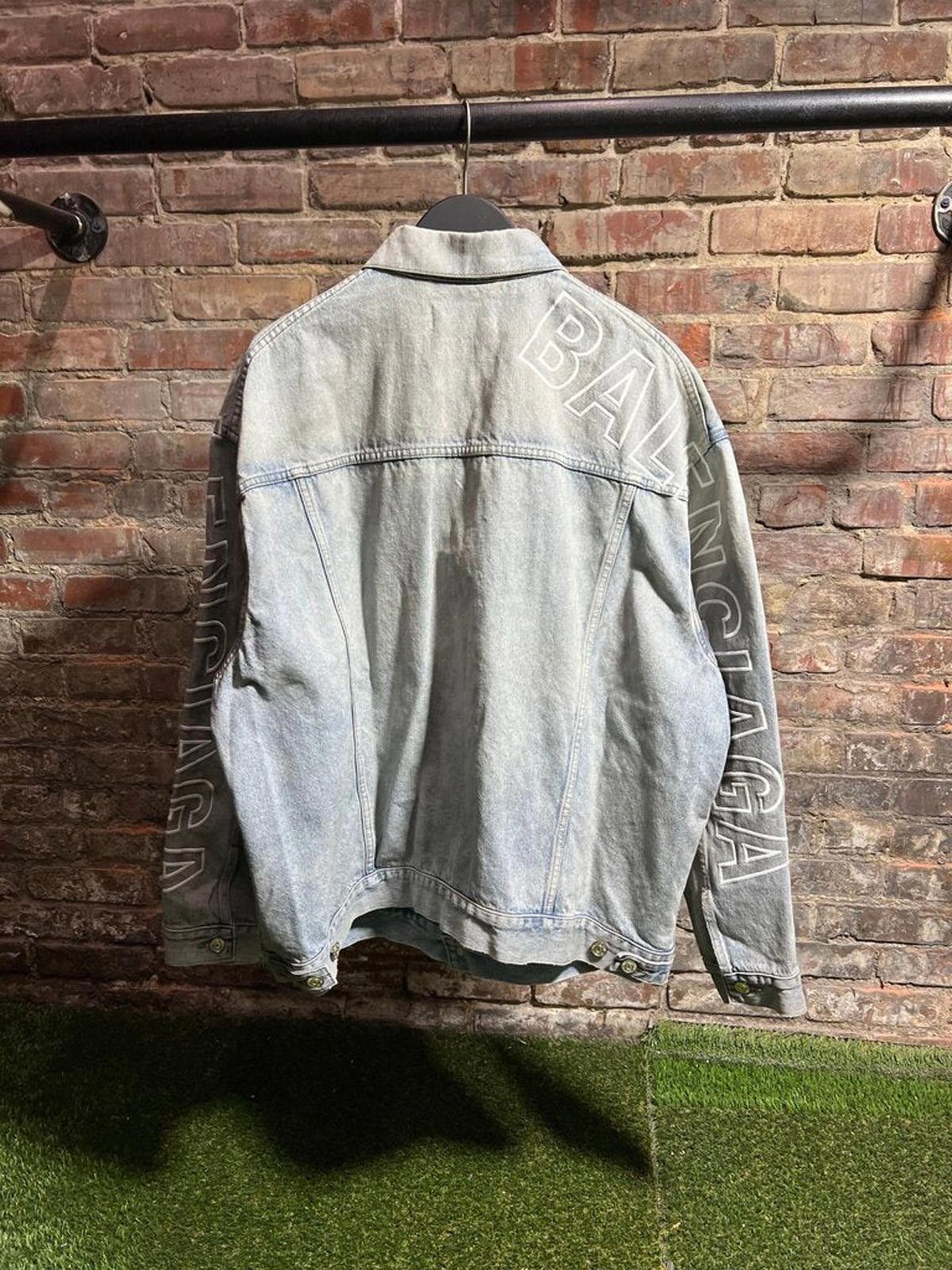Balenciaga Balenciaga Denim Light Wash Jacket Sz. L Size ONE SIZE - 2 Thumbnail