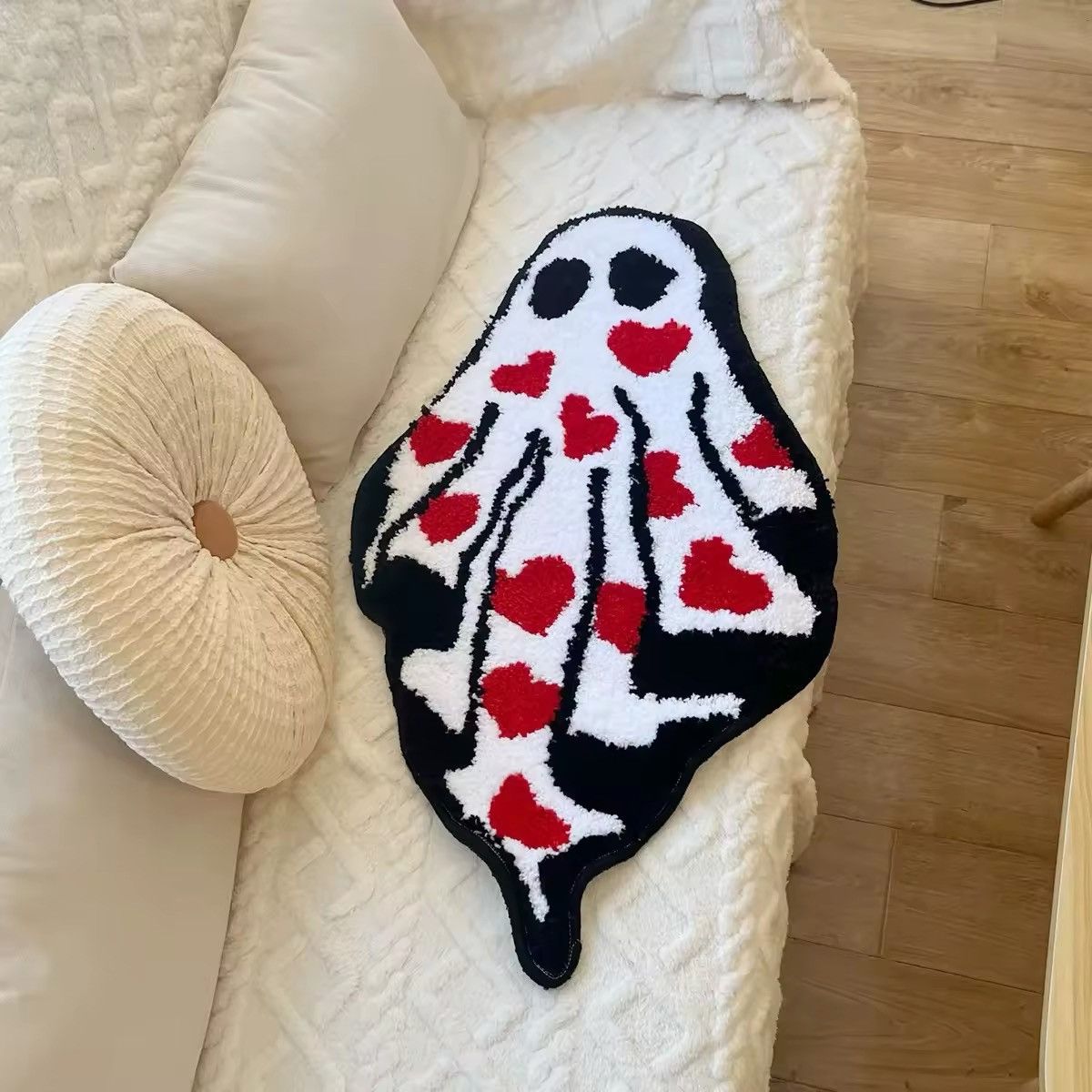 Handmade Handmade Tufted Heart Ghost Halloween Rug Carpet Size ONE SIZE - 3 Thumbnail