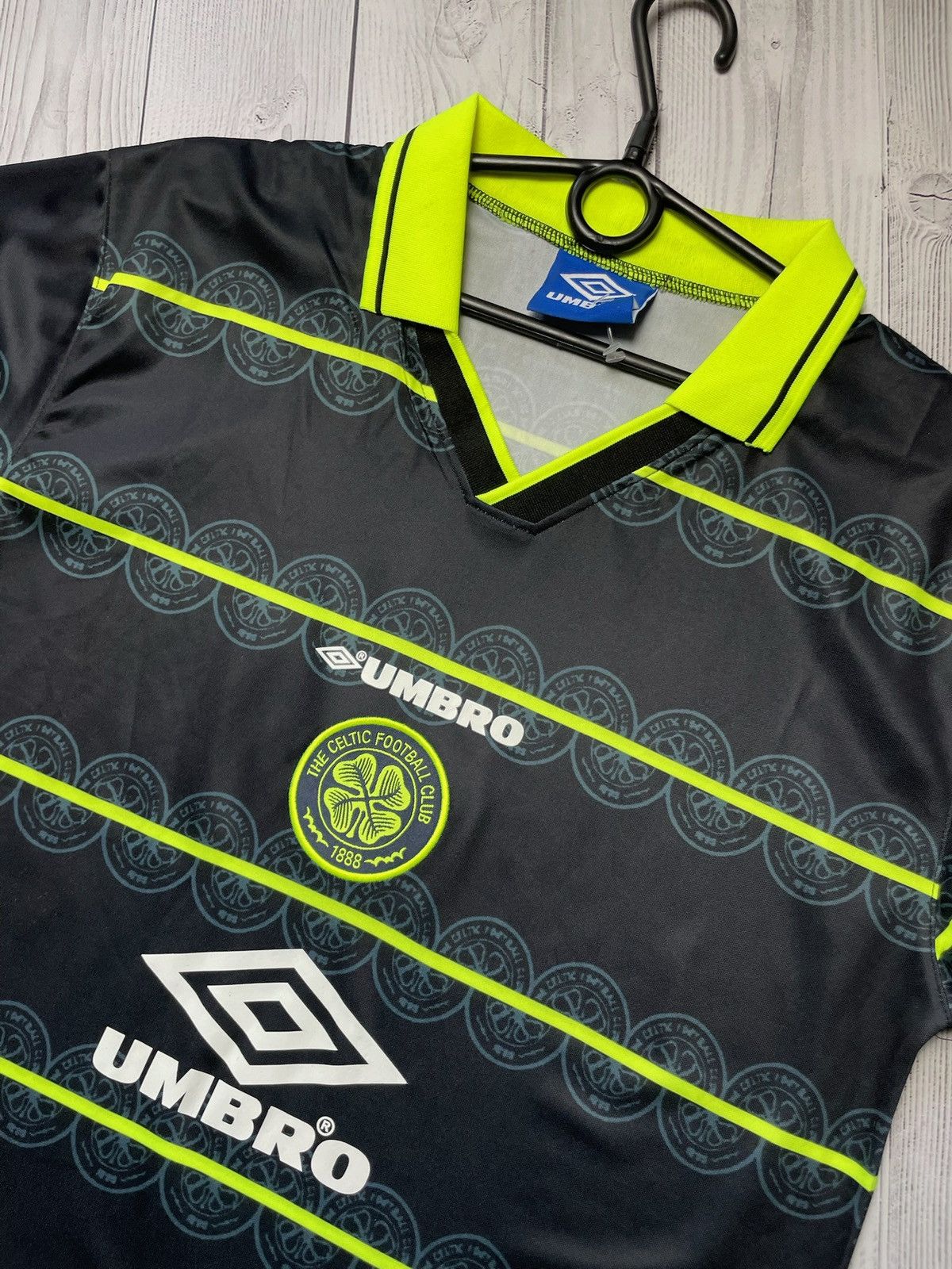 Vintage Vintage Umbro Celtic soccer jersey size M vintage Size US M / EU 48-50 / 2 - 2 Thumbnail