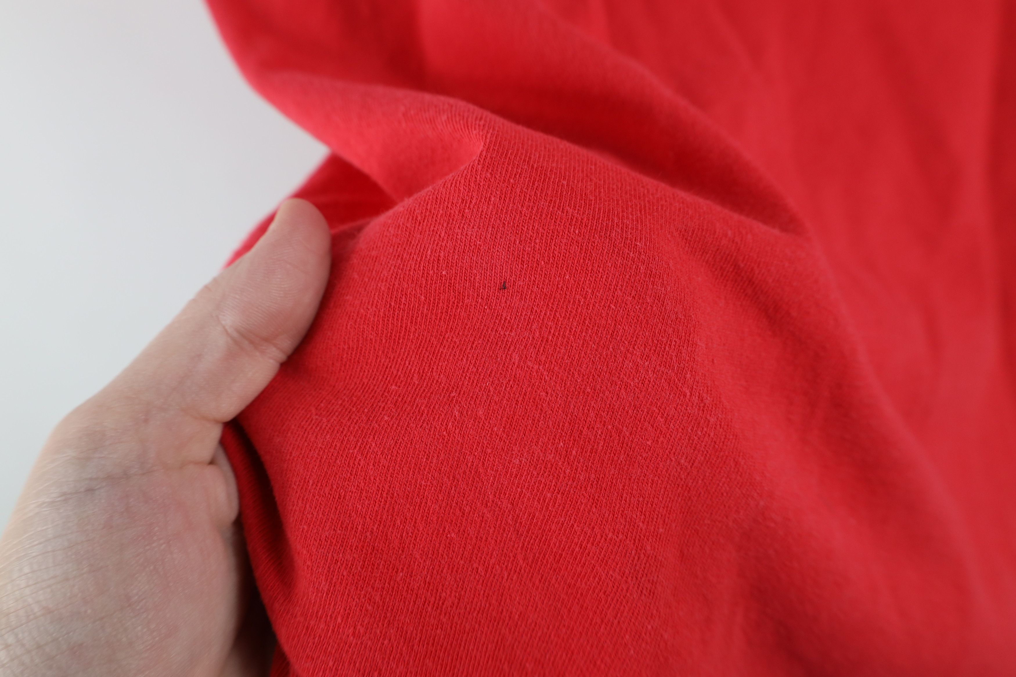 Vintage Vintage 90s Streetwear Blank V-Neck T-Shirt Red Cotton Size US S / EU 44-46 / 1 - 7 Thumbnail
