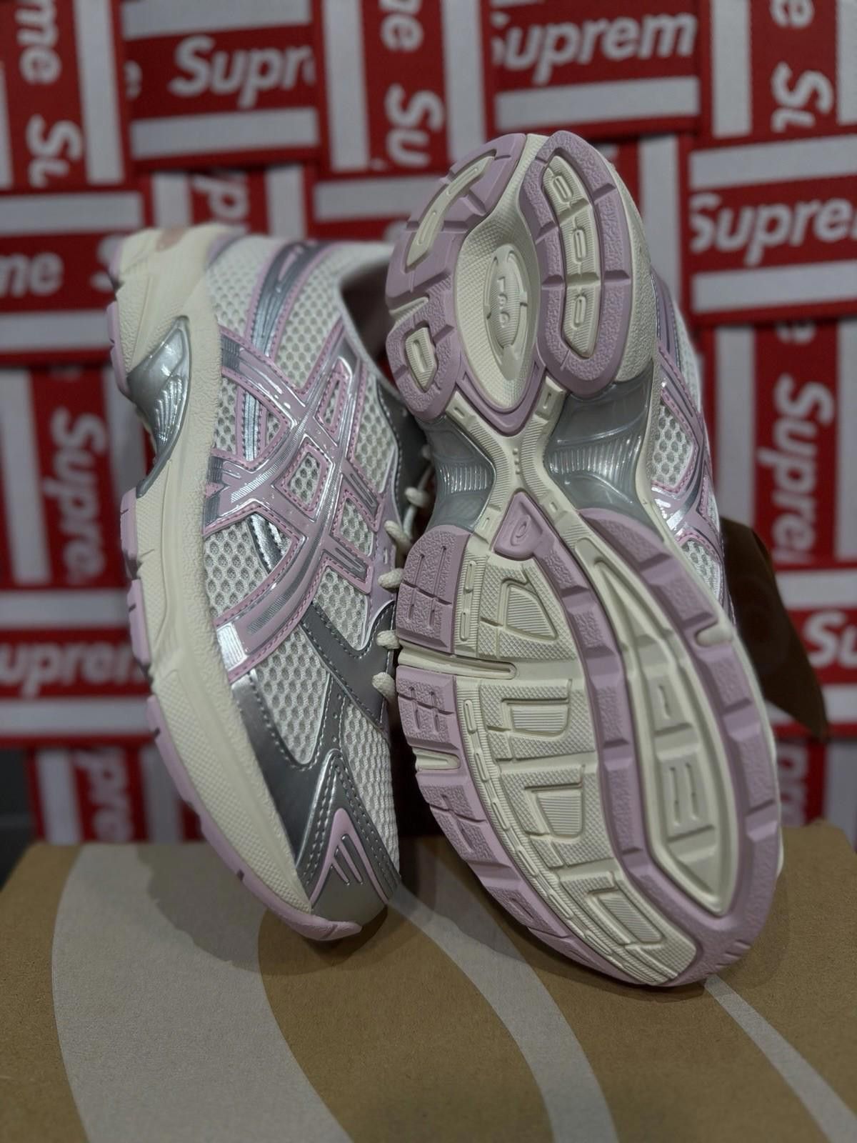 Asics Size 7W/5:5M - ASICS GEL-1130 Cream/Barely Rose Size US 7 / IT 37 - 2 Thumbnail