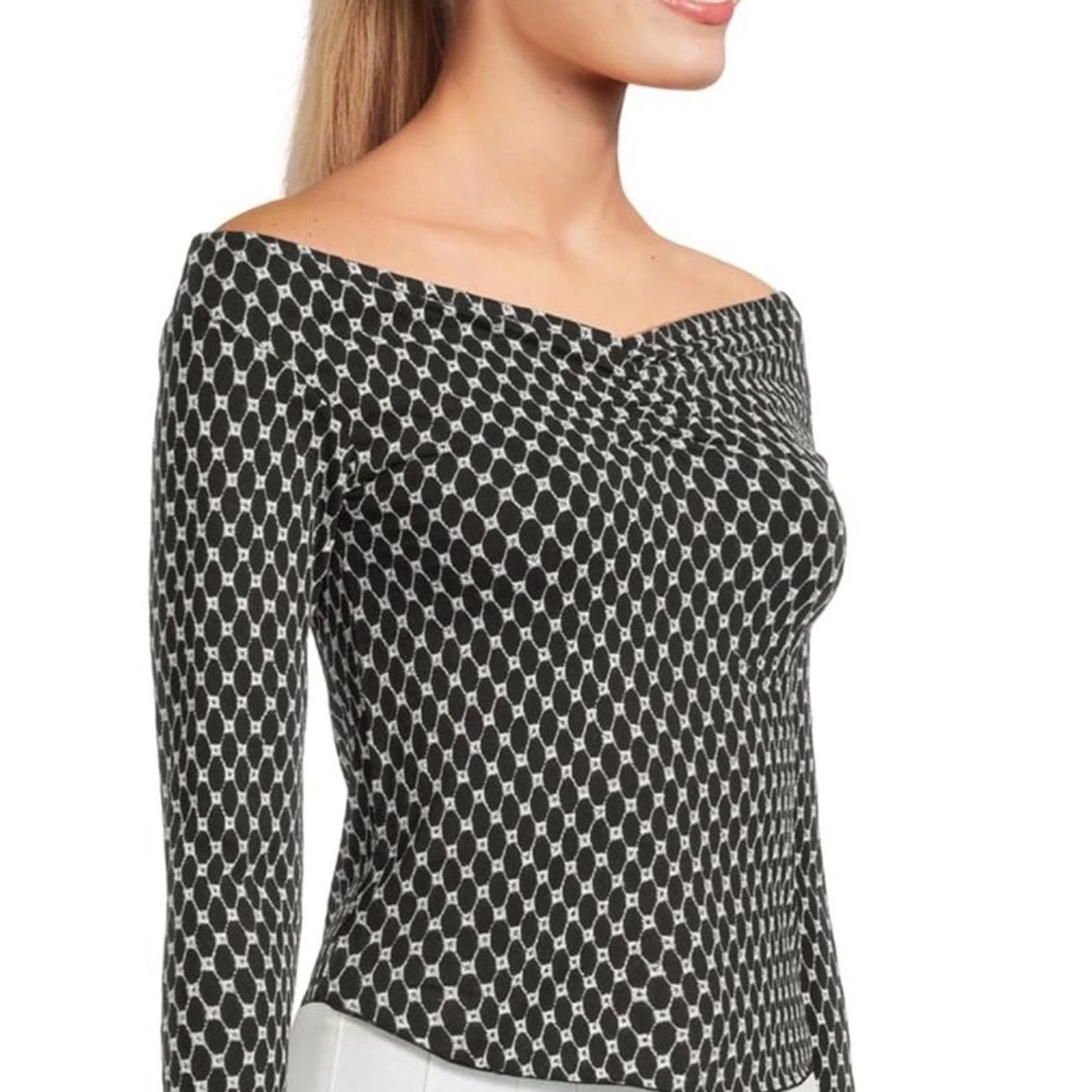 Other New Chic Off-Shoulder Black and White Top size XS Size XS / US 0-2 / IT 36-38 - 4 Thumbnail