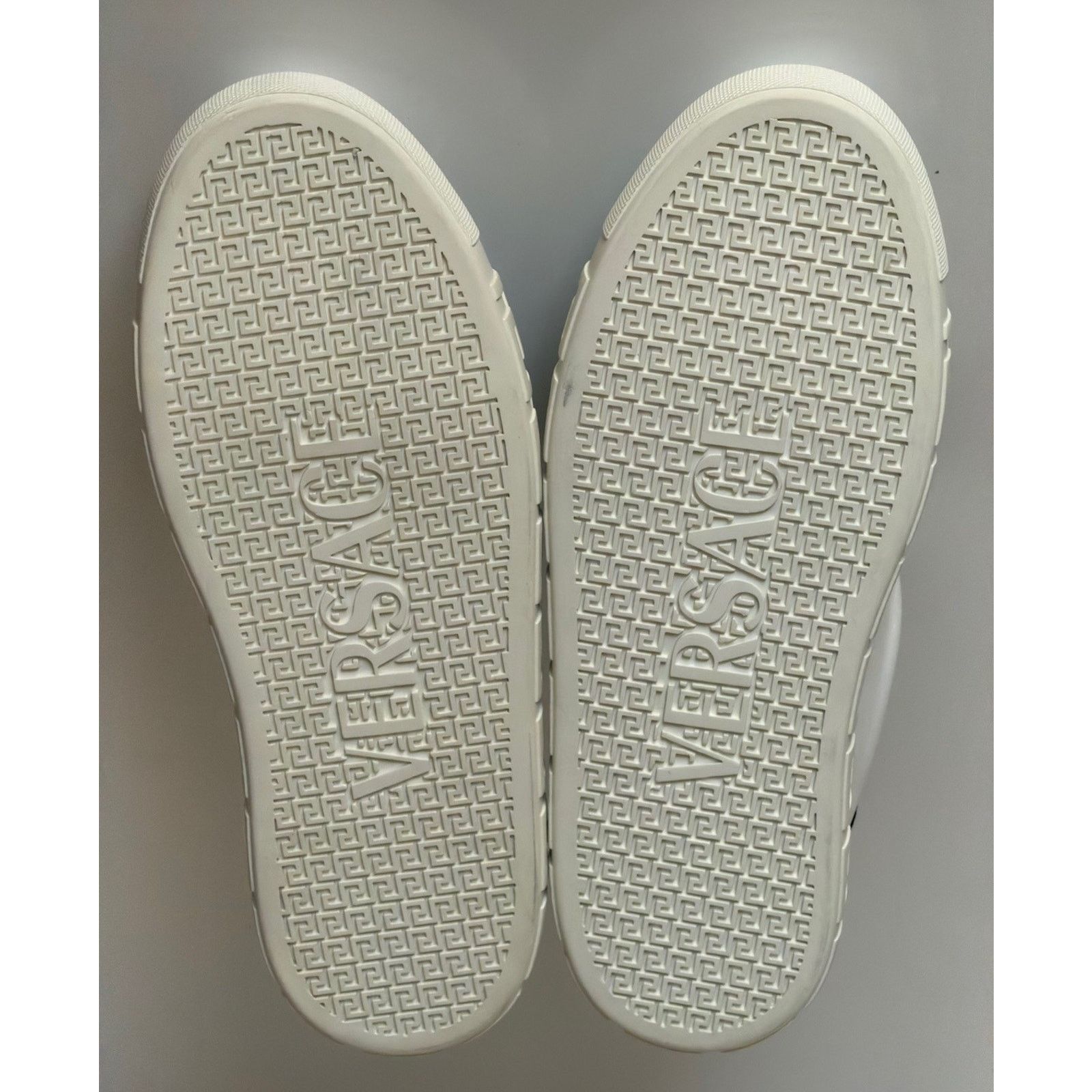 Versace Versace Greek key White/Black Leather Sneakers 13 US 1014460 Size US 13 / EU 46 - 17 Thumbnail