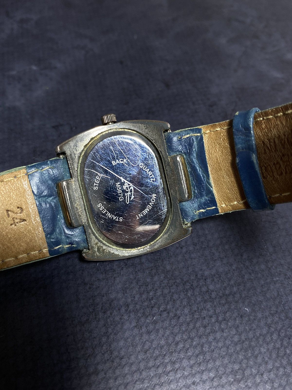 Japanese Brand Luxury Gold Crystal Watch | Vintage Design Size ONE SIZE - 9 Thumbnail