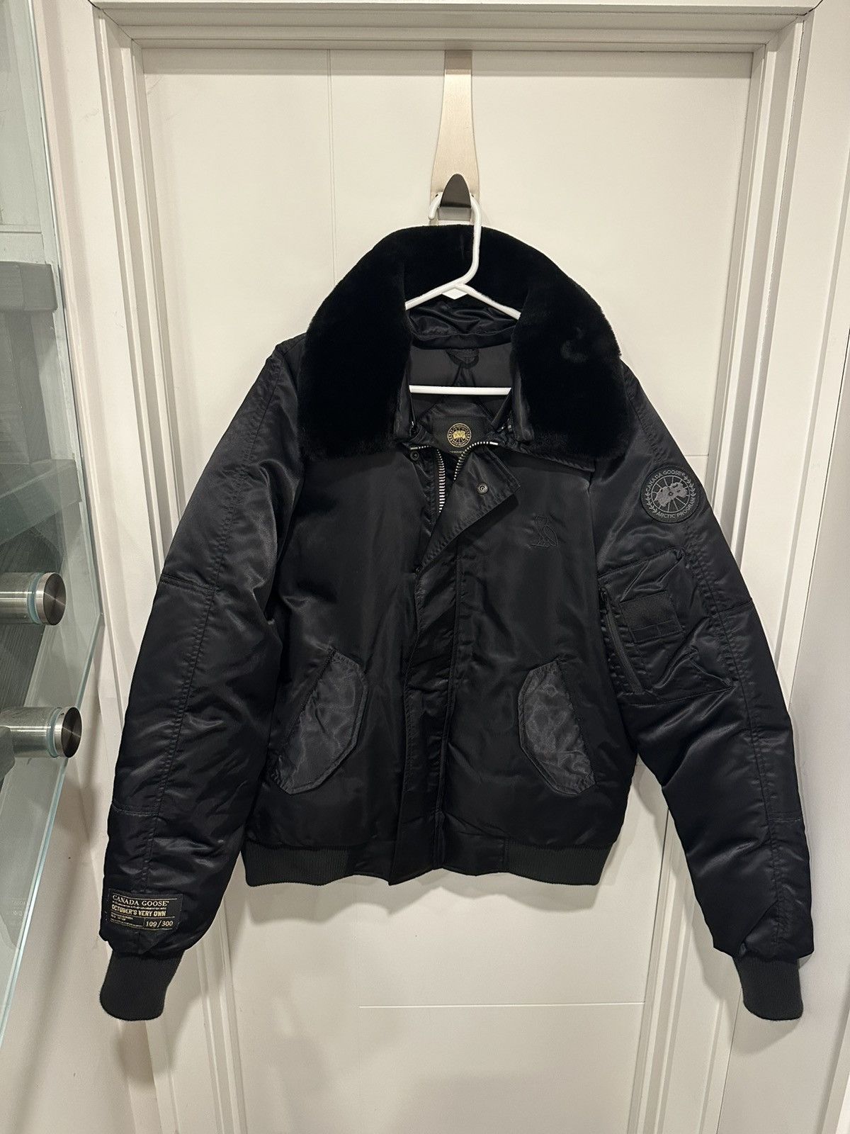 Canada Goose × October's Very Own OVO X Canada Goose Chilliwack Fur Bomber Jacket 2010 Drake Size US L / EU 52-54 / 3 - 1 Thumbnail