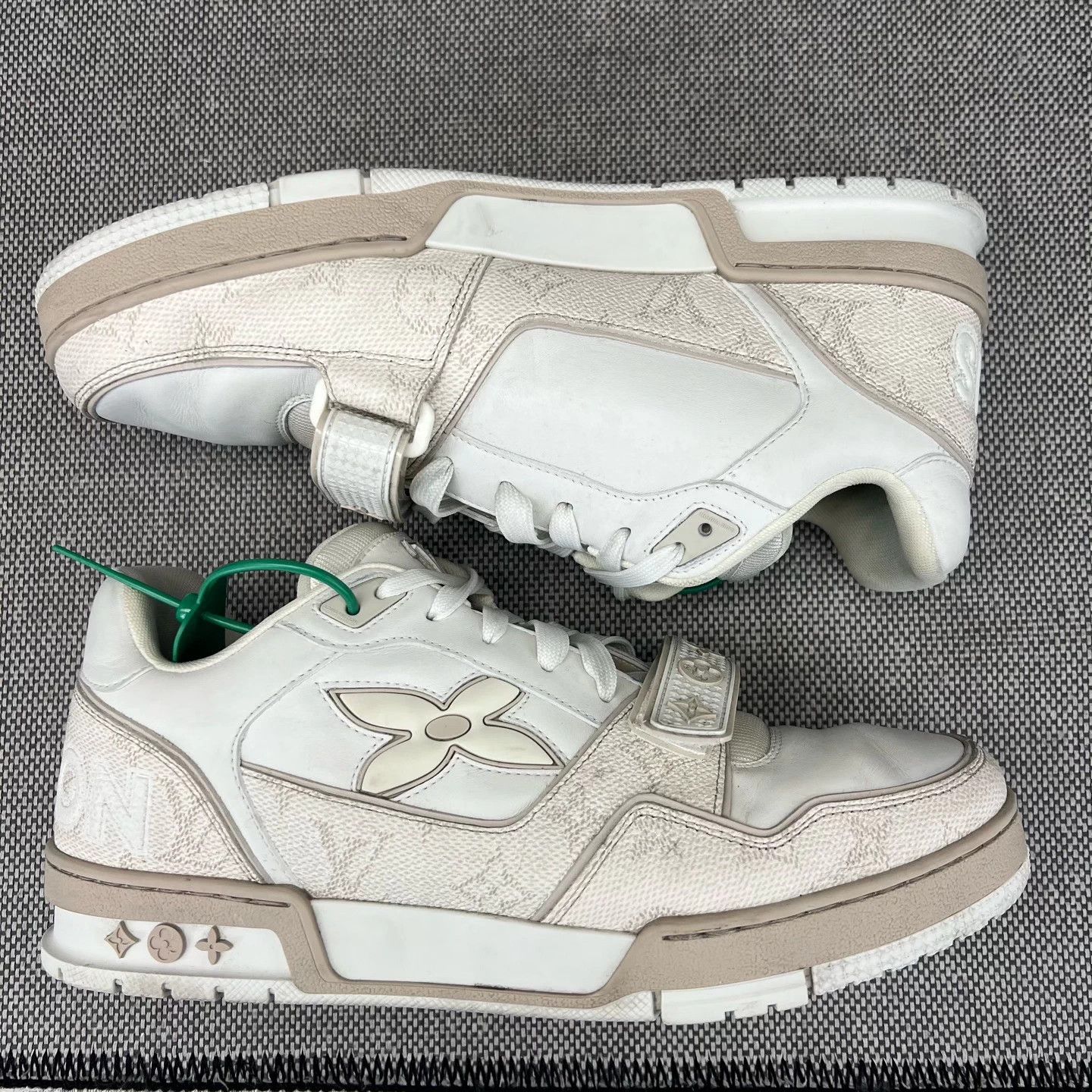 Louis Vuitton LV Trainer Beige Velcro Strap US8 Like New Size US 9 / EU 42 - 3 Thumbnail
