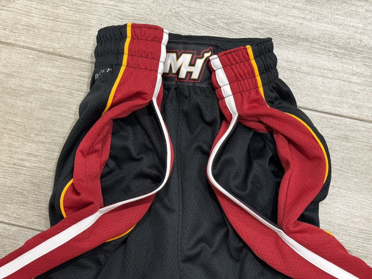 Nike Nike Miami Heat AJ5620-010 Swingman Black Shorts Sz L Large Size US 36 / EU 52 - 6 Thumbnail