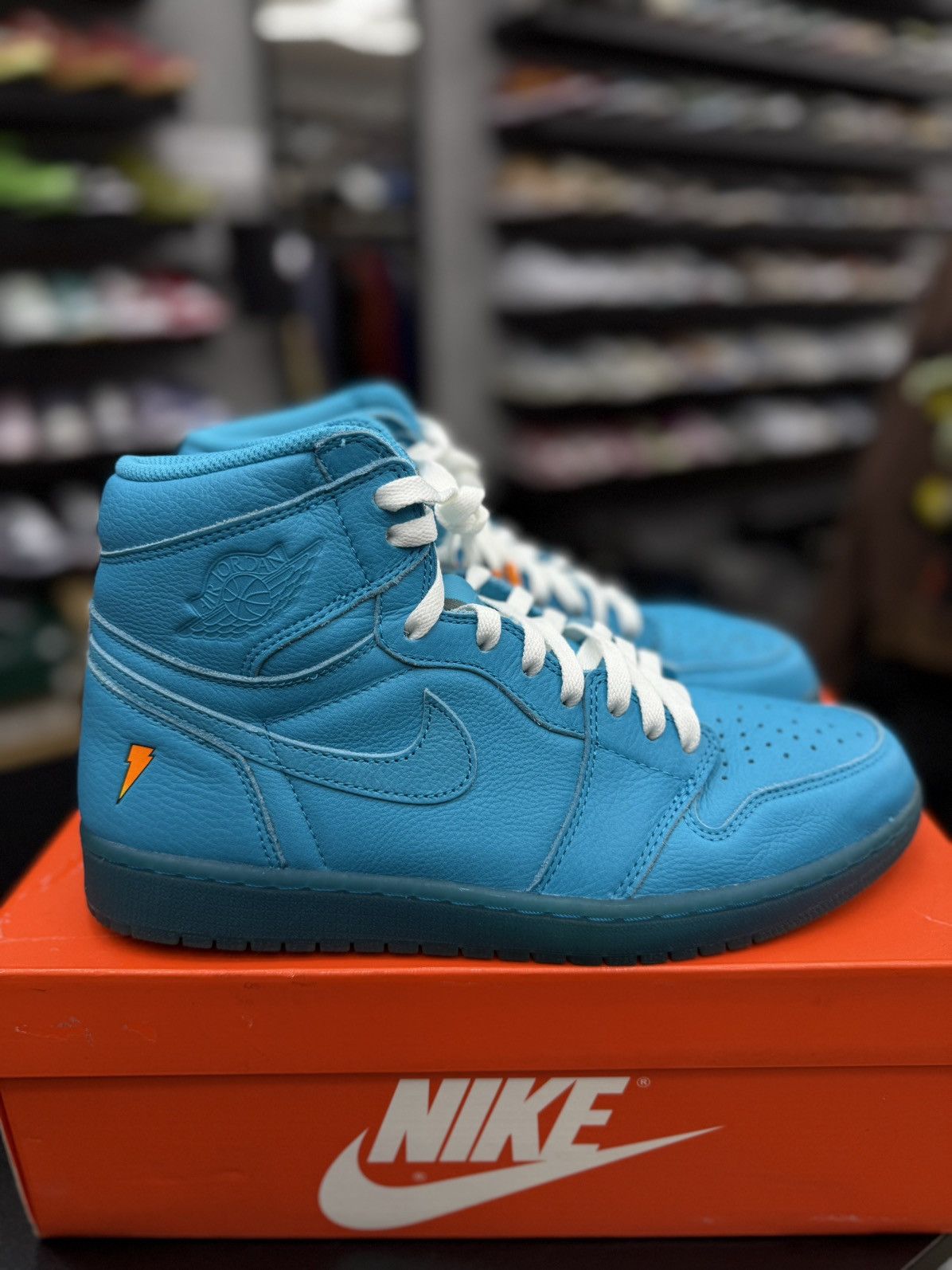 Jordan Brand Jordan 1 Gatorade Blue Lagoon Size 10.5 Pre Owned 🧼 Size US 10.5 / EU 43-44 - 2 Thumbnail