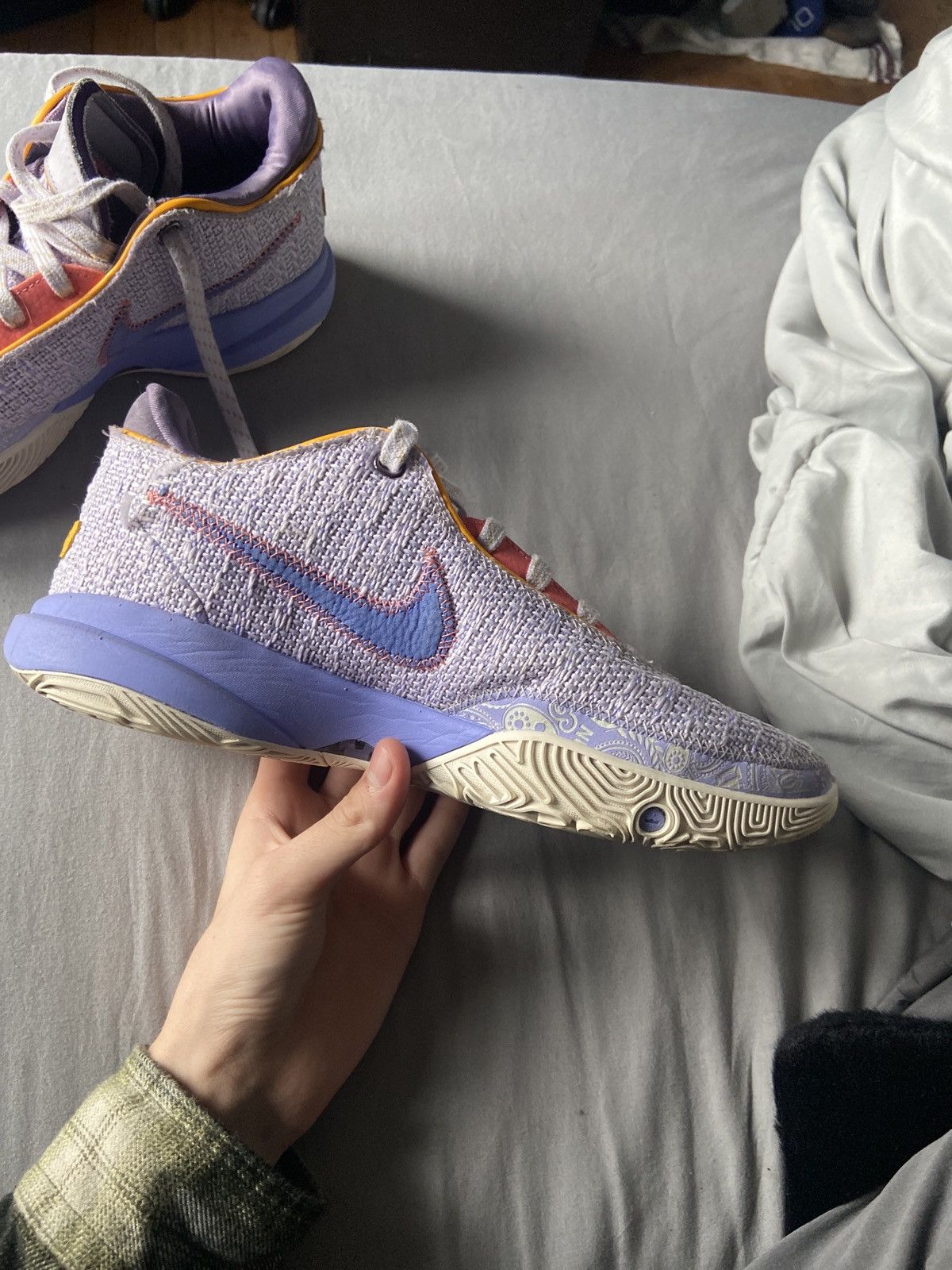 Nike Lebron 20s (Violet Frost) Size US 9 / EU 42 - 3 Thumbnail