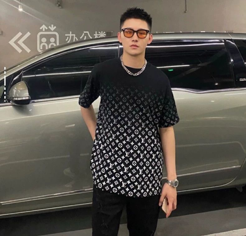 Louis Vuitton Louis Vuitton Black logo, full print, cotton, crewneck, sh Size US M / EU 48-50 / 2 - 8 Thumbnail