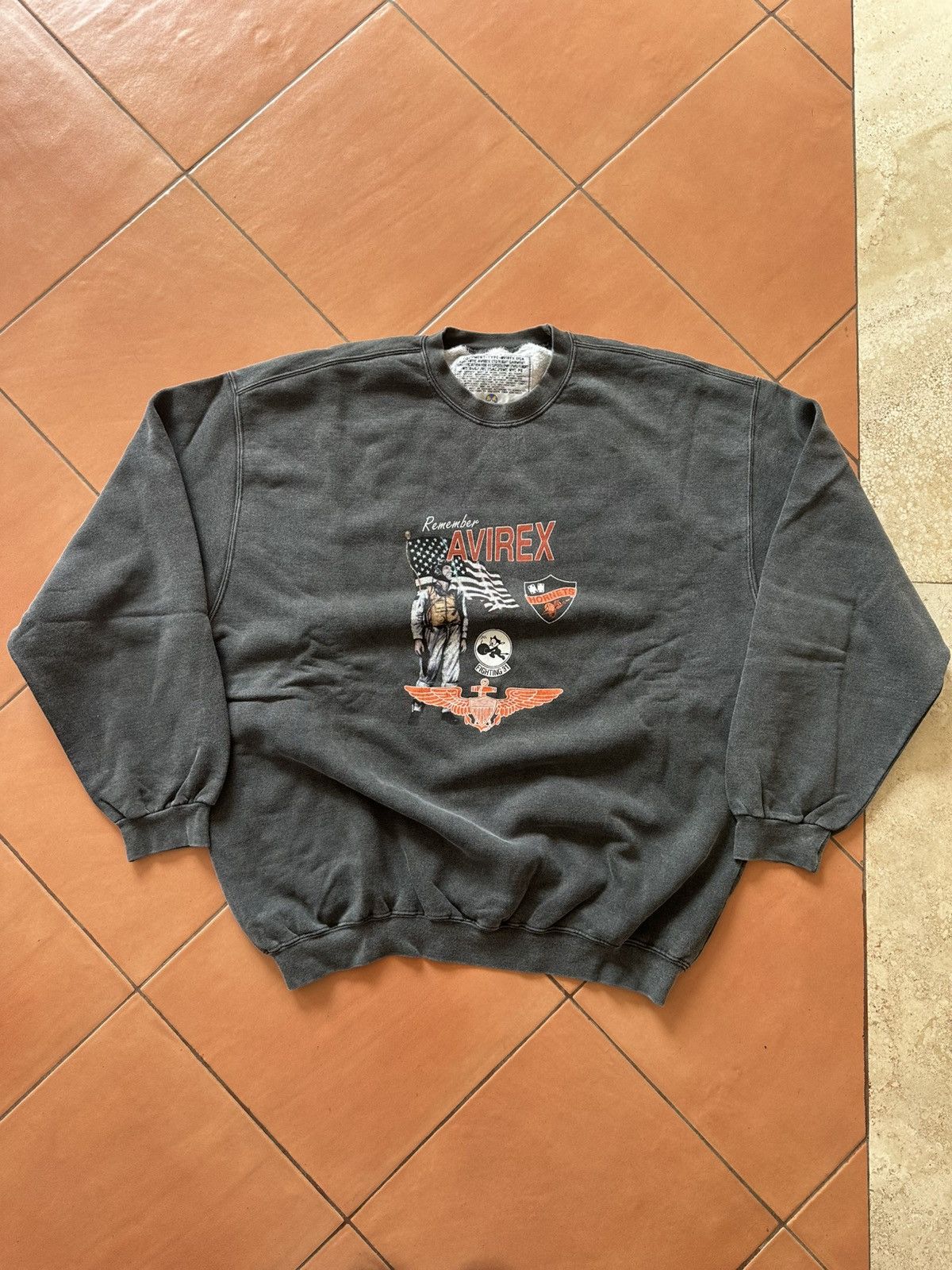 Avirex Avirex USA 90’ sweatshirt Vintage boxy fit cropped Size US L / EU 52-54 / 3 - 1 Thumbnail