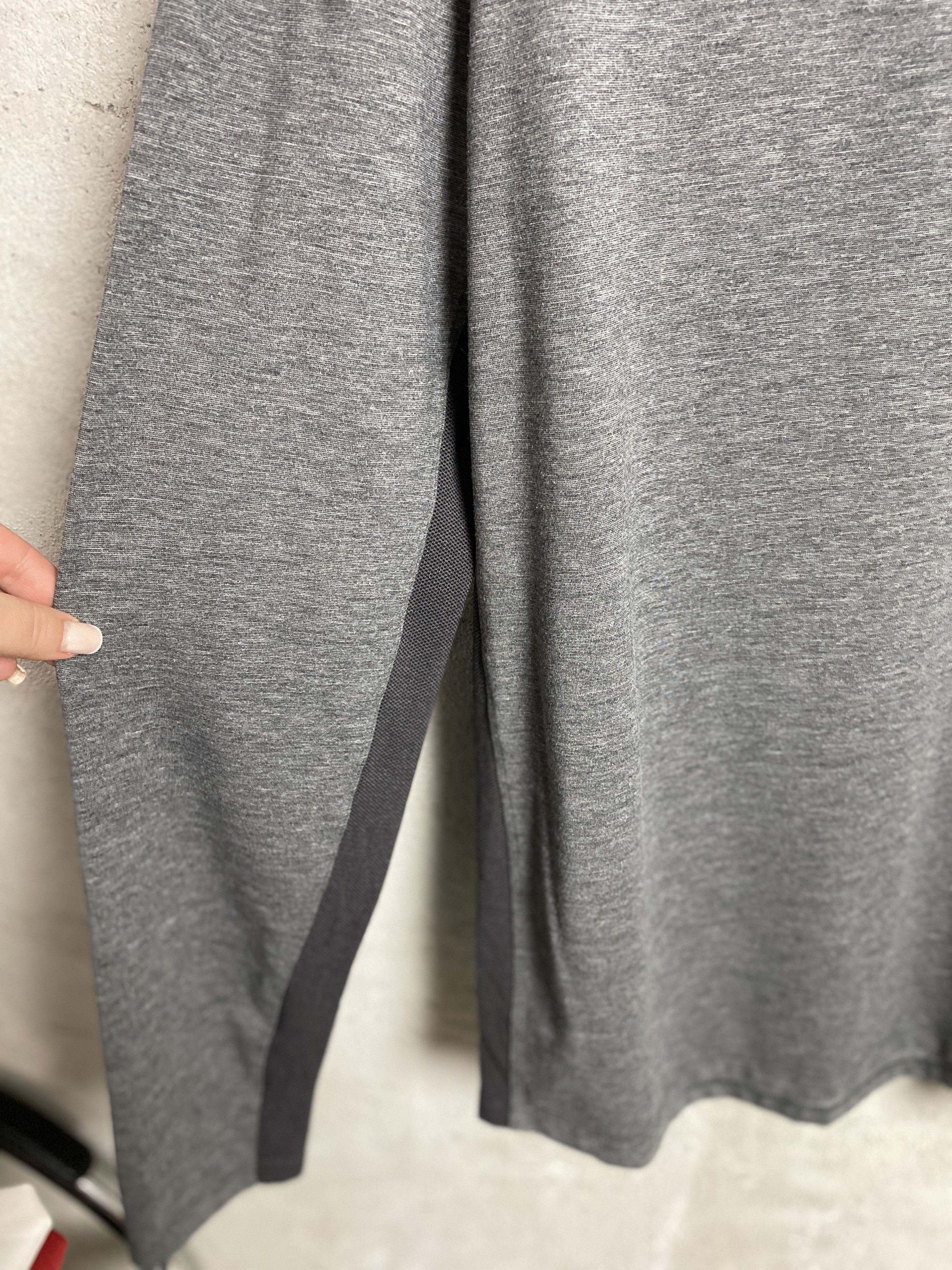 Lululemon Lululemon pocket long sleeve t-shirt tee gym sport Size US XL / EU 56 / 4 - 4 Thumbnail