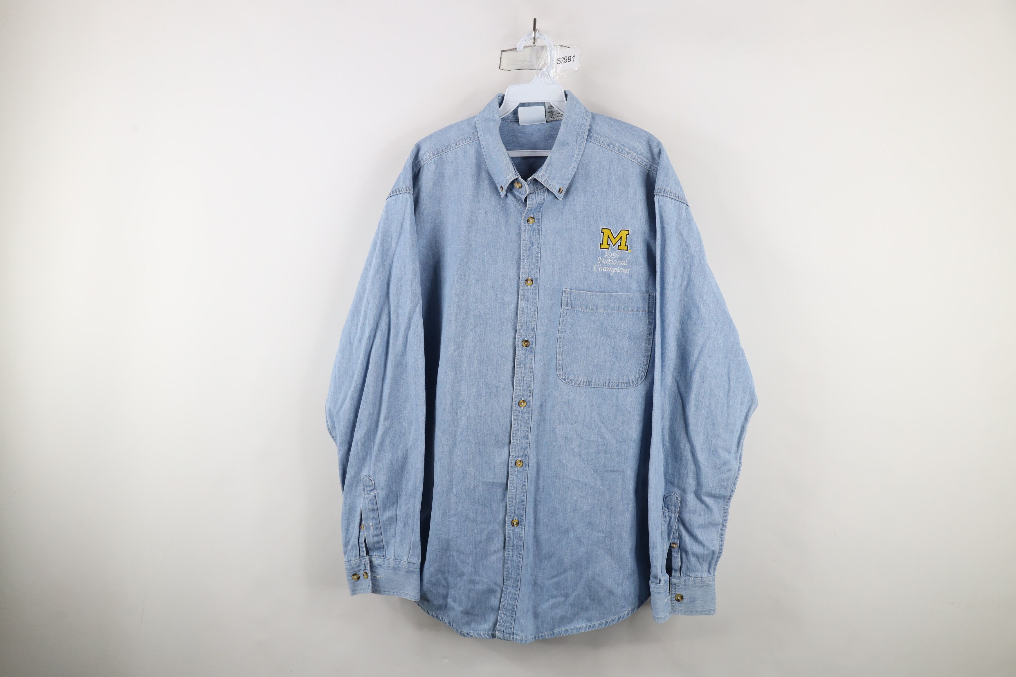 Vintage Vintage Champs University of Michigan Football Button Shirt Size US L / EU 52-54 / 3 - 1 Thumbnail