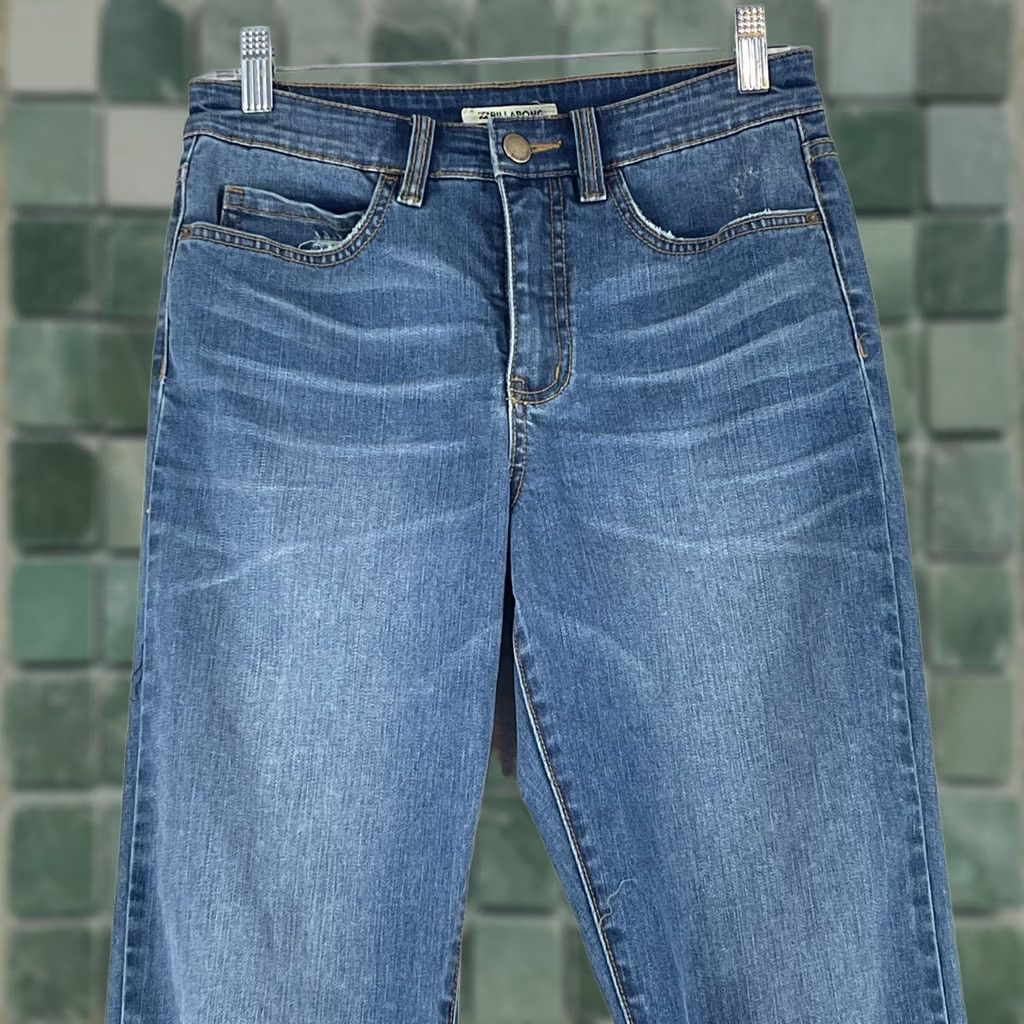 Billabong Billabong Jeans Womens 27 Blue Denim Mid Rise Distressed Frayed Hem Casual Jeans Women 27 Blue Distressed Denim Beach Bohemian City College Womens Size 27" / US 4 / IT 40 - 1 Thumbnail