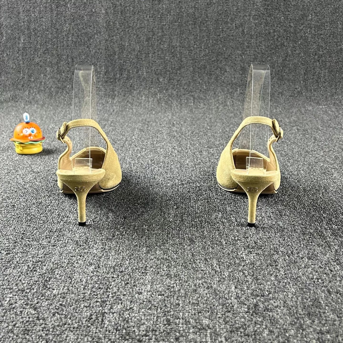 Chanel Chanel color blocked yellow black with CC logo heels Size US 6.5 / IT 36.5 - 5 Thumbnail
