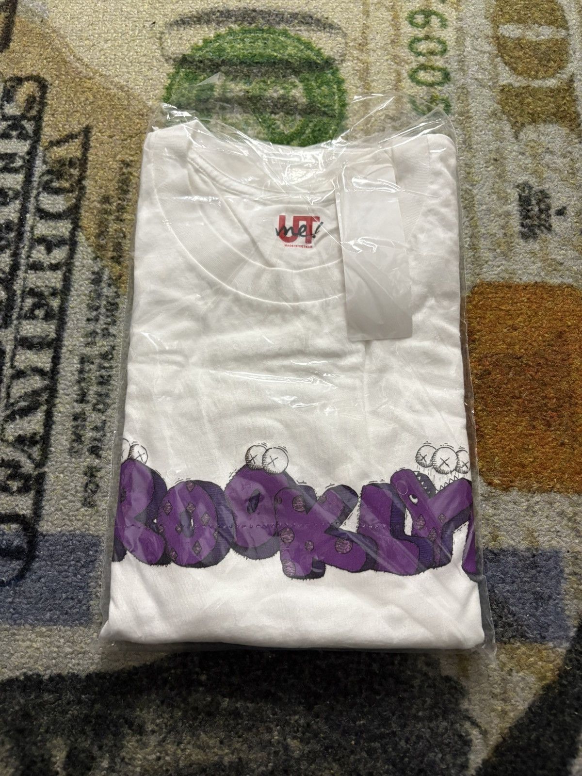 Kaws × Uniqlo KAWS Uniqlo Williamsburg Brooklyn Opening Exclusive T-Shirt Size US XL / EU 56 / 4 - 1 Thumbnail