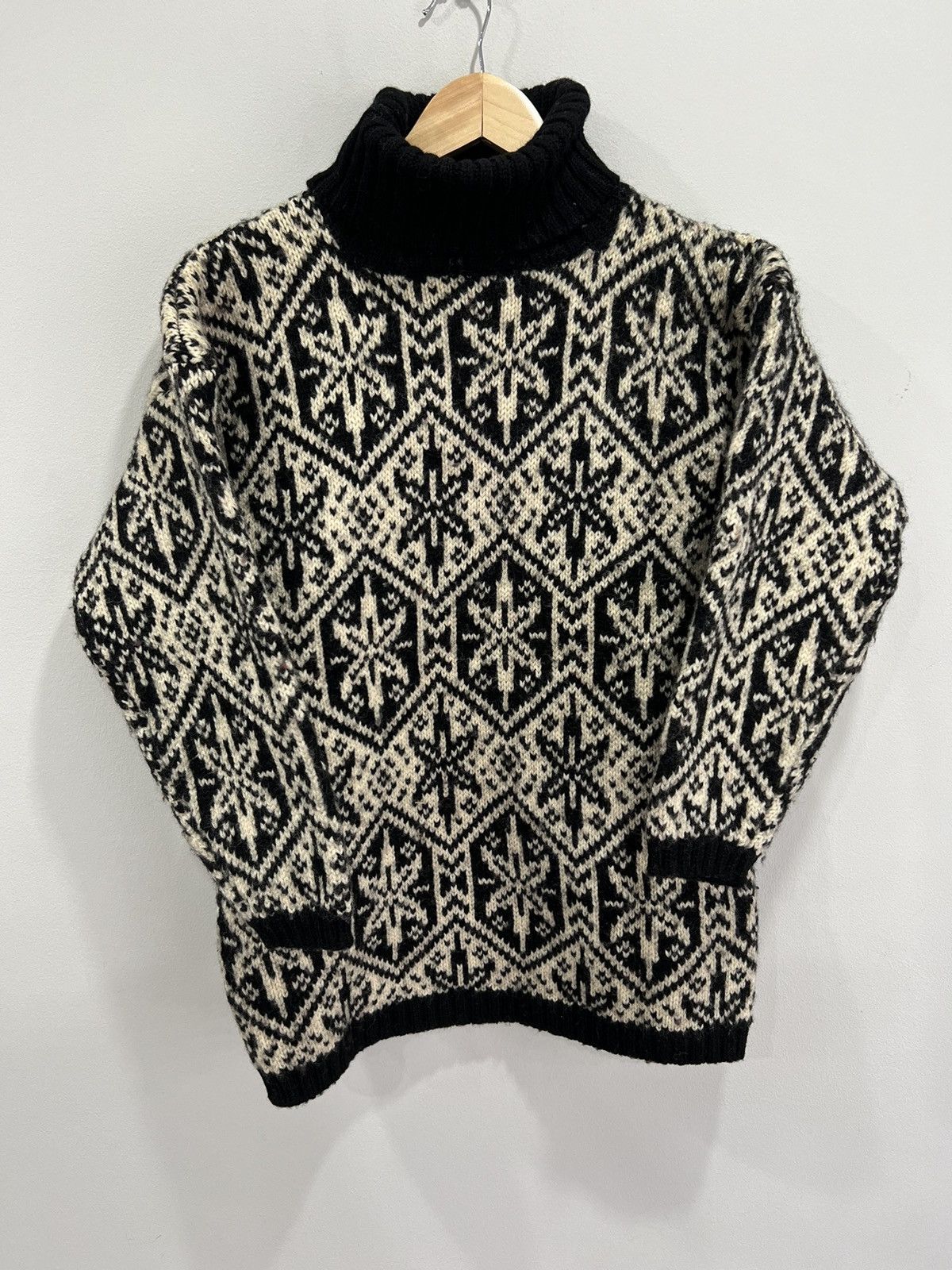 Vintage Vintage Womens Eddie Bauer Knit Sweater pattern Size US L / EU 52-54 / 3 - 1 Thumbnail