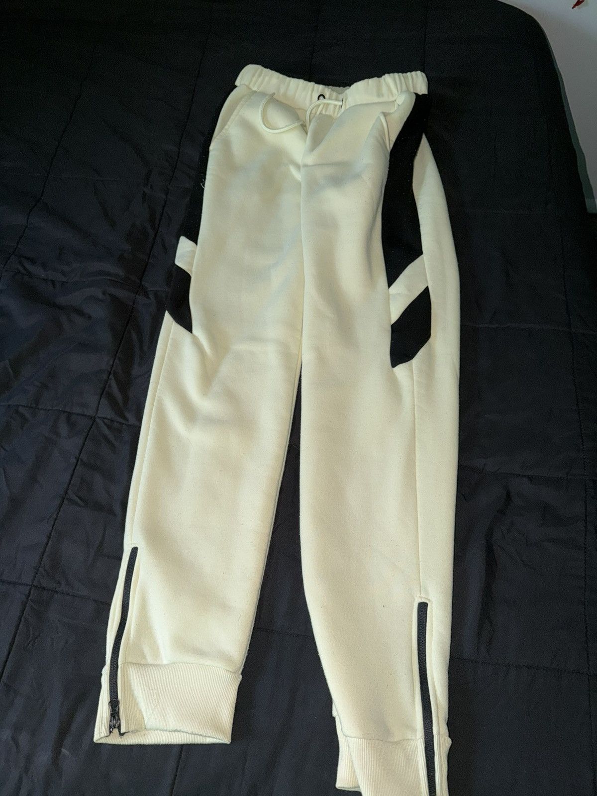 Other Tan/beige + black joggers Size US 31 - 3 Thumbnail